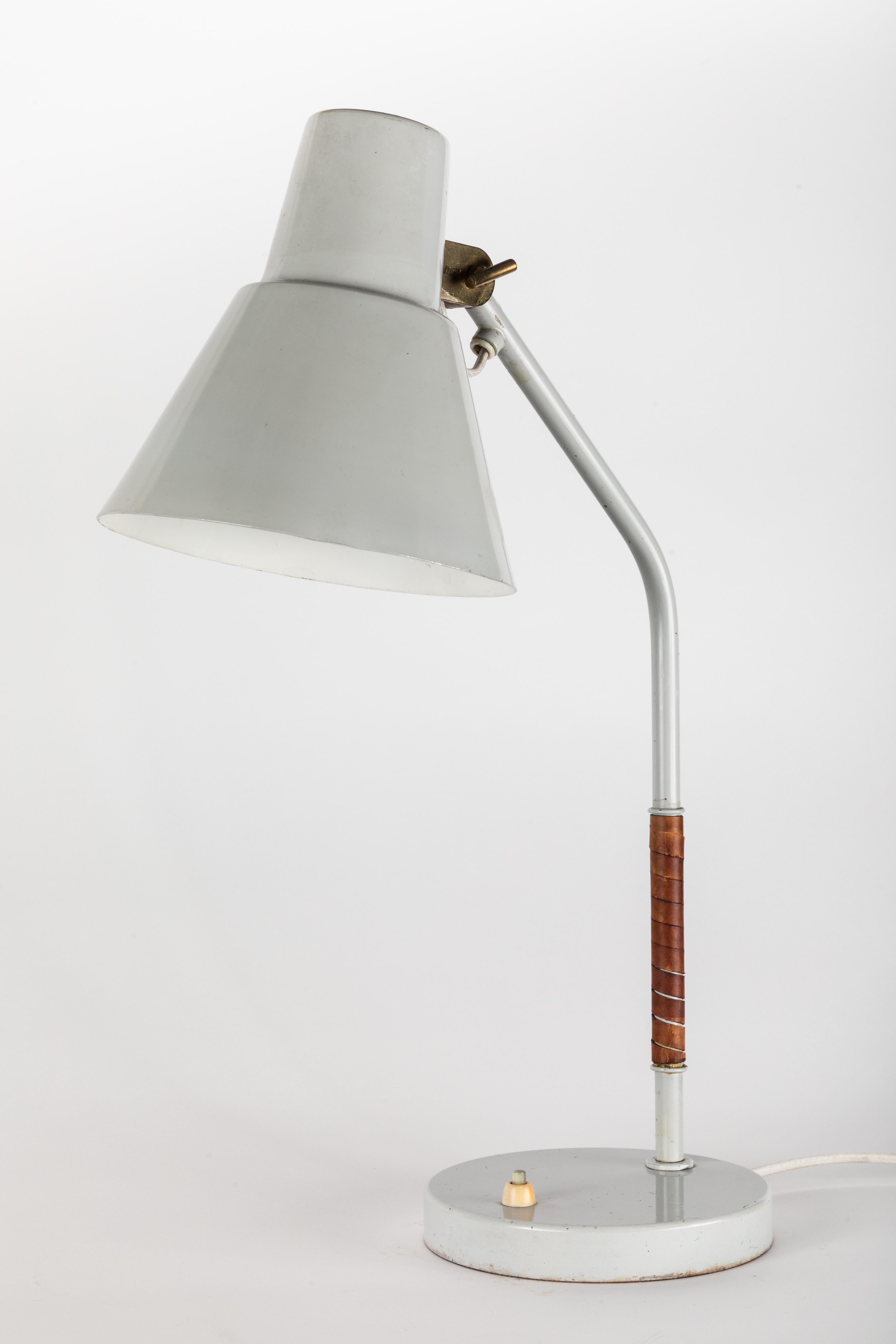 Enameled 1950s Aarne Ervi 'Ak 22' Table Lamp for Itsu