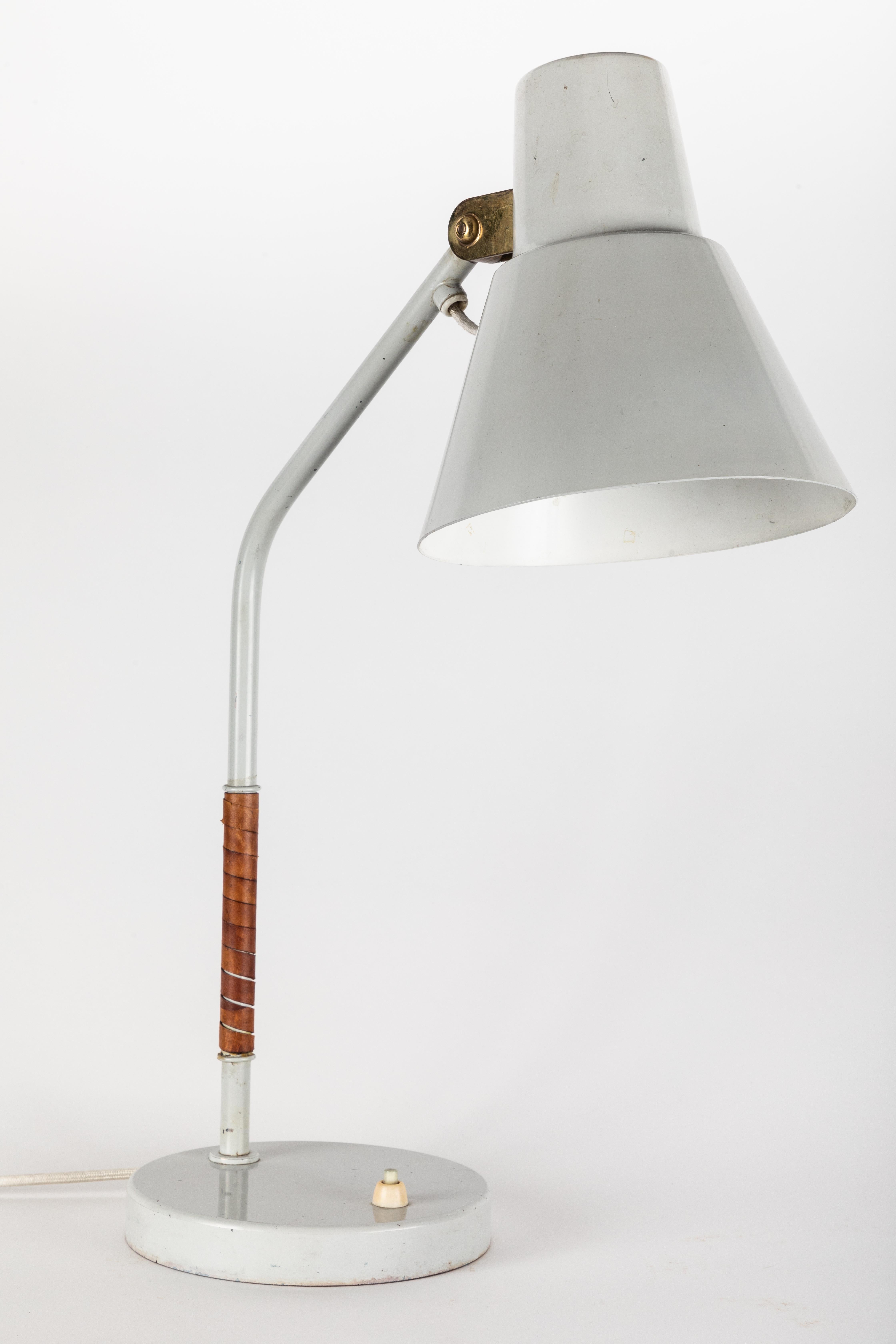 1950s Aarne Ervi 'Ak 22' Table Lamp for Itsu In Good Condition In Glendale, CA