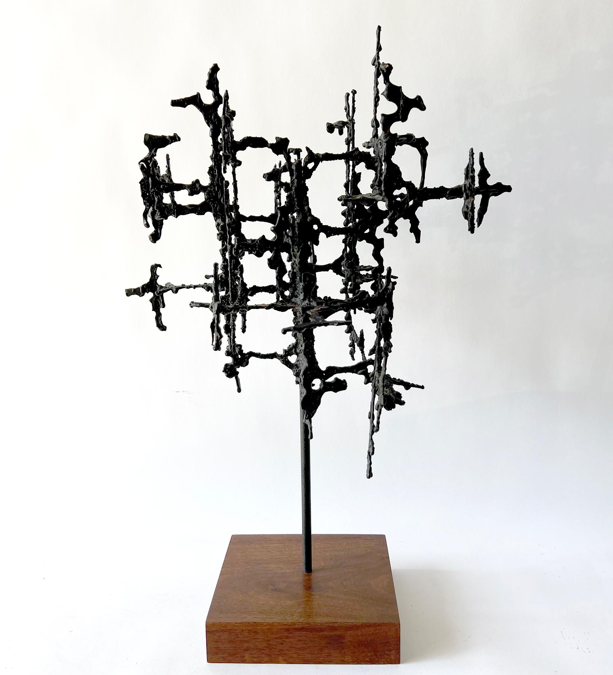 1950s Abstract Modernist Painted Metal on Walnut Base Table Top Sculpture In Good Condition In Palm Springs, CA