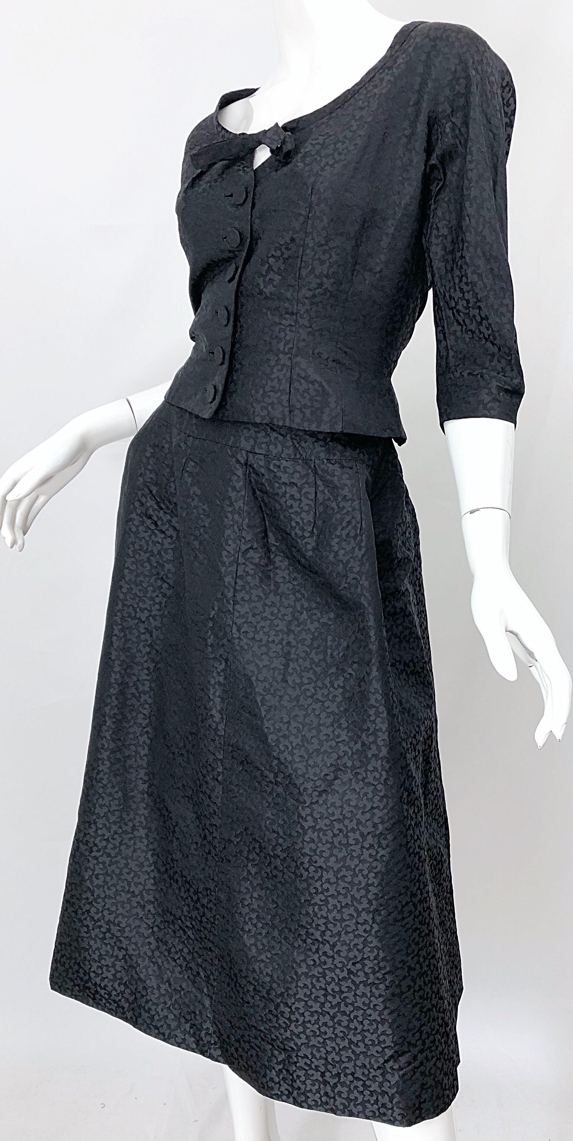 1950er Jahre Adele Simpson Schwarz Seide Zweiteiler Fit n' Flare Vintage 50er Jahre Kleid Set Anzug Damen im Angebot