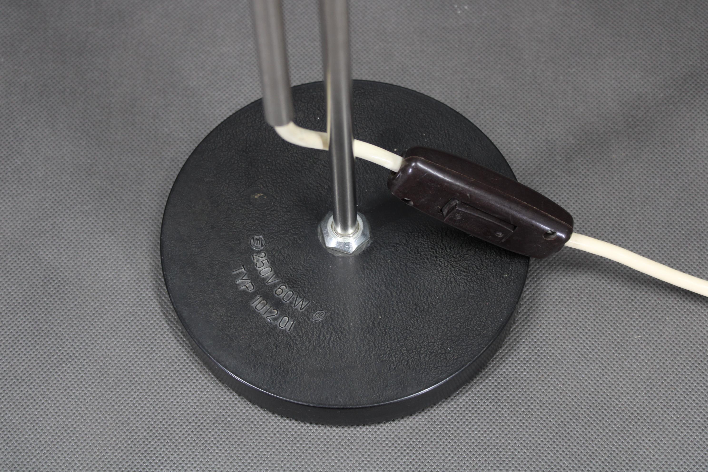 1950s Adjustable Bakelite Table Lamp, Czechoslovakia en vente 3