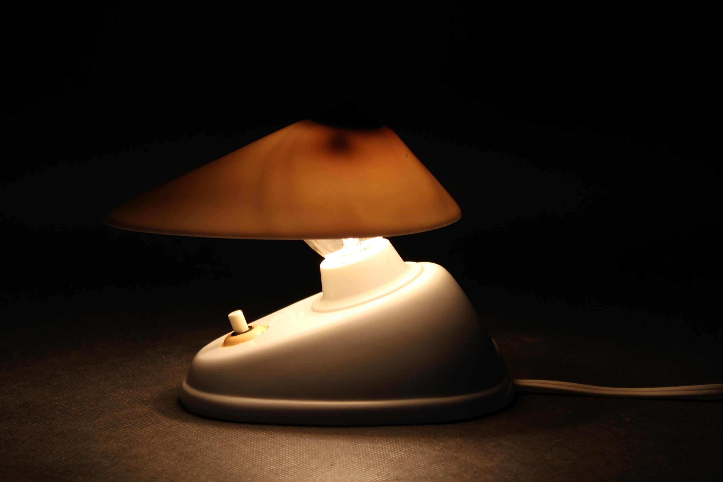 1950s Adjustable Bakelite Table Lamp, Czechoslovakia For Sale 8