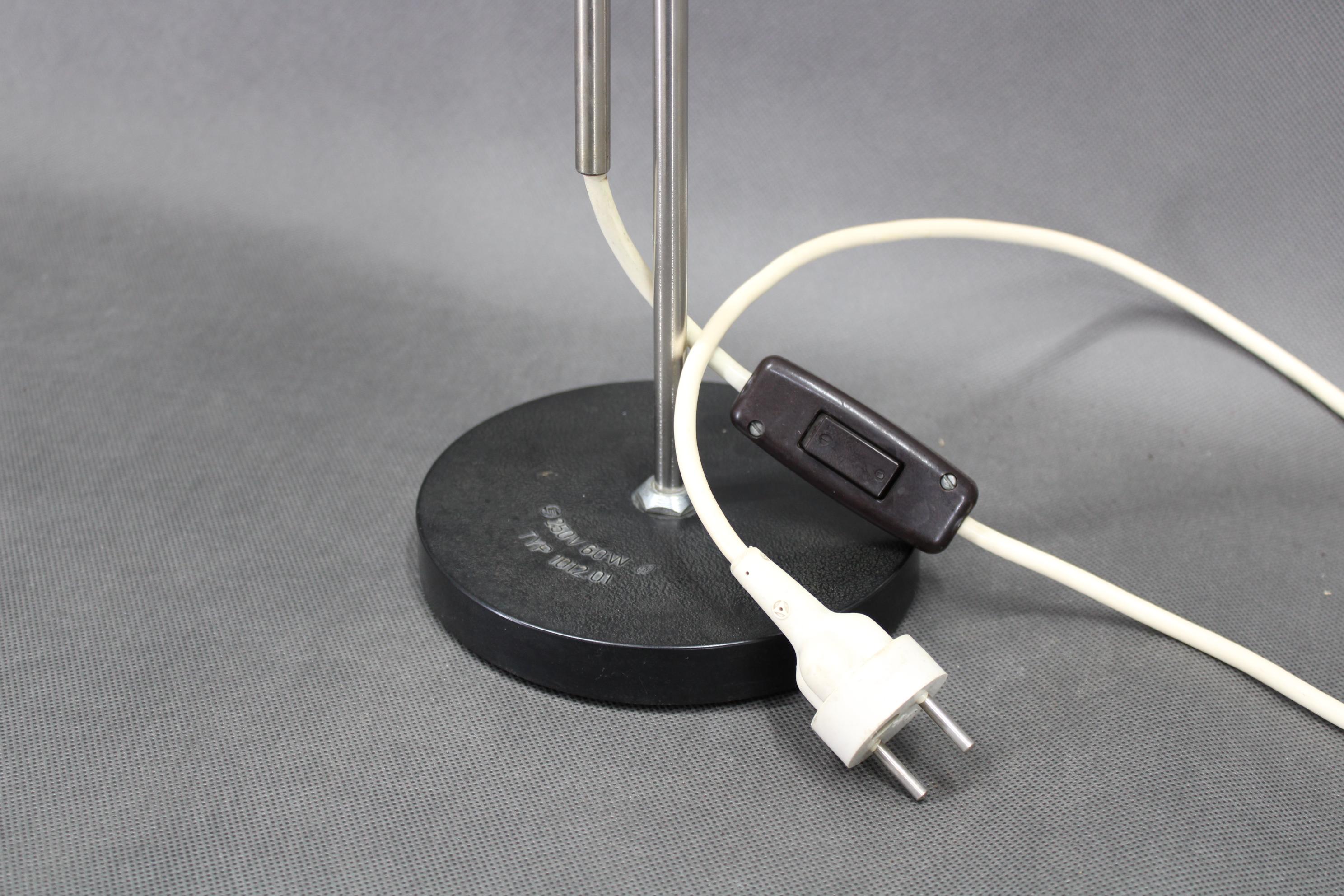 1950s Adjustable Bakelite Table Lamp, Czechoslovakia en vente 8