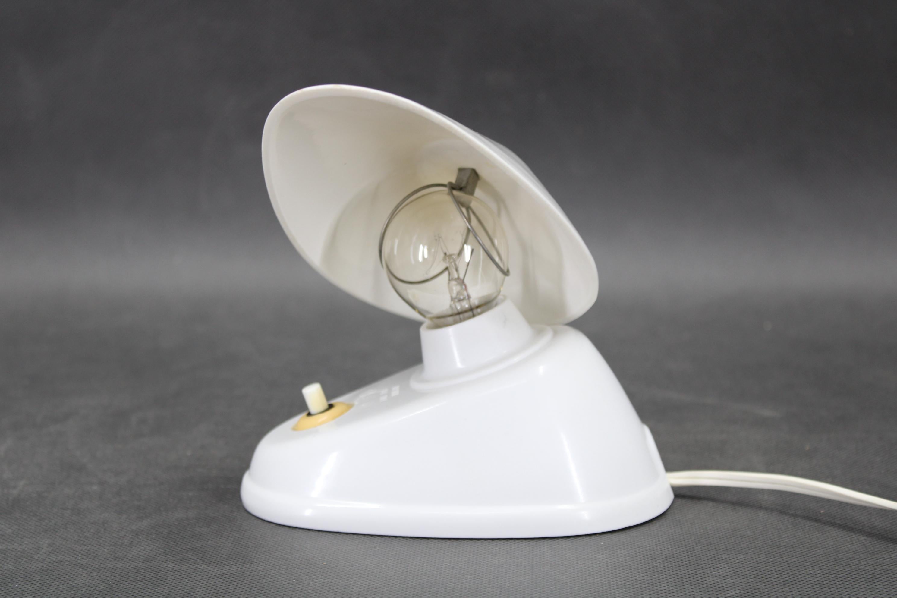 1950s Adjustable Bakelite Table Lamp, Czechoslovakia In Good Condition For Sale In Praha, CZ