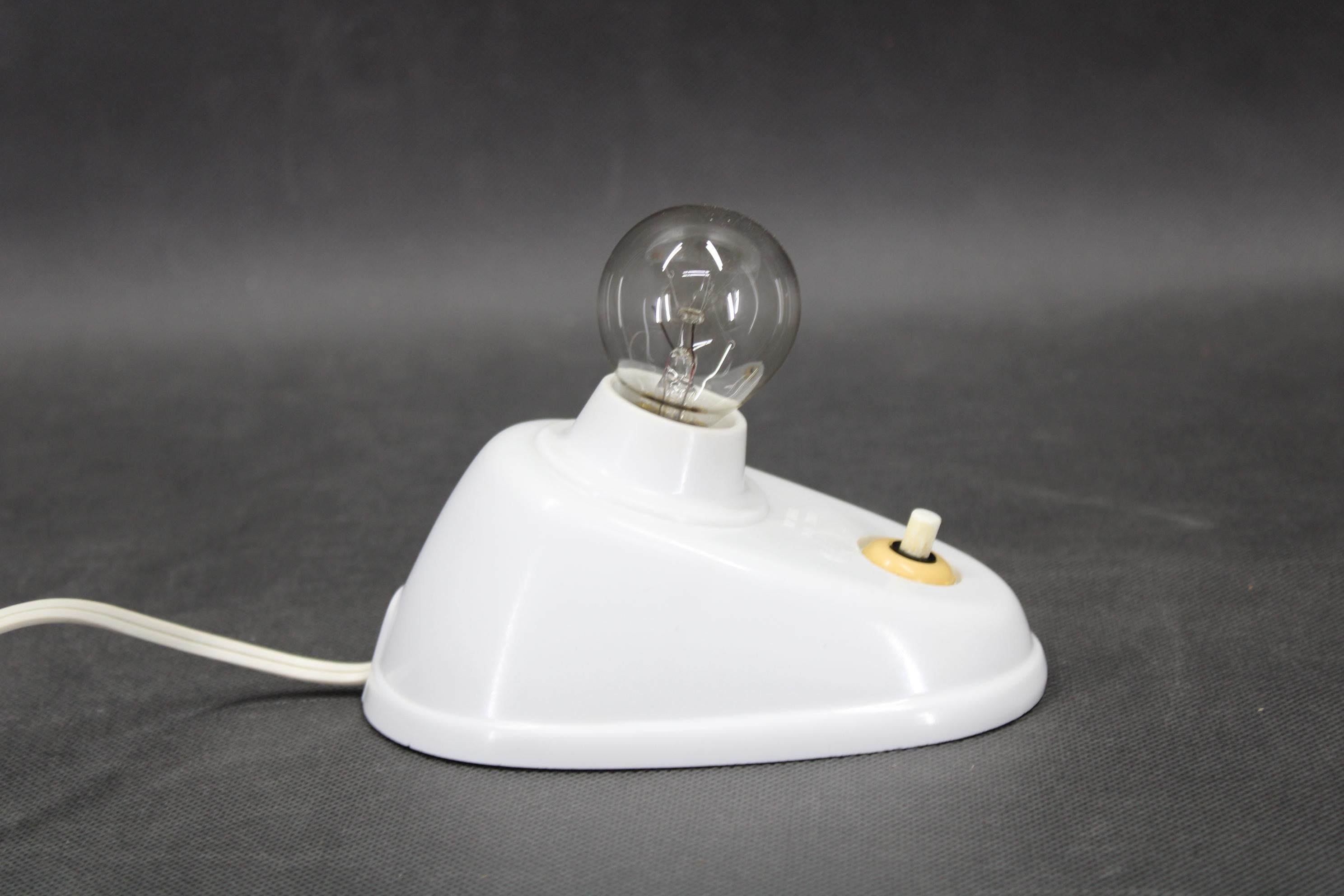 1950s Adjustable Bakelite Table Lamp, Czechoslovakia For Sale 2