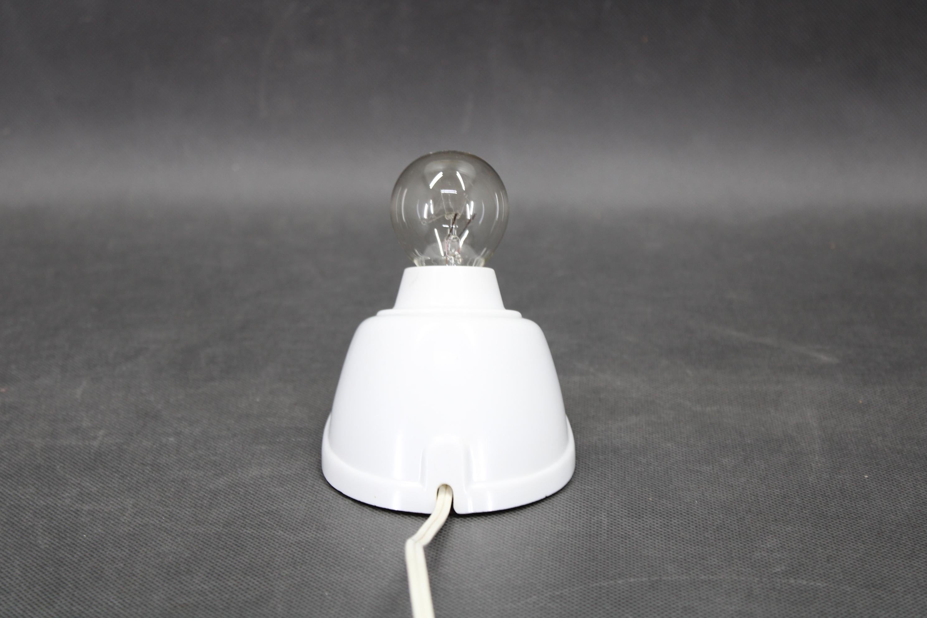 1950s Adjustable Bakelite Table Lamp, Czechoslovakia For Sale 3