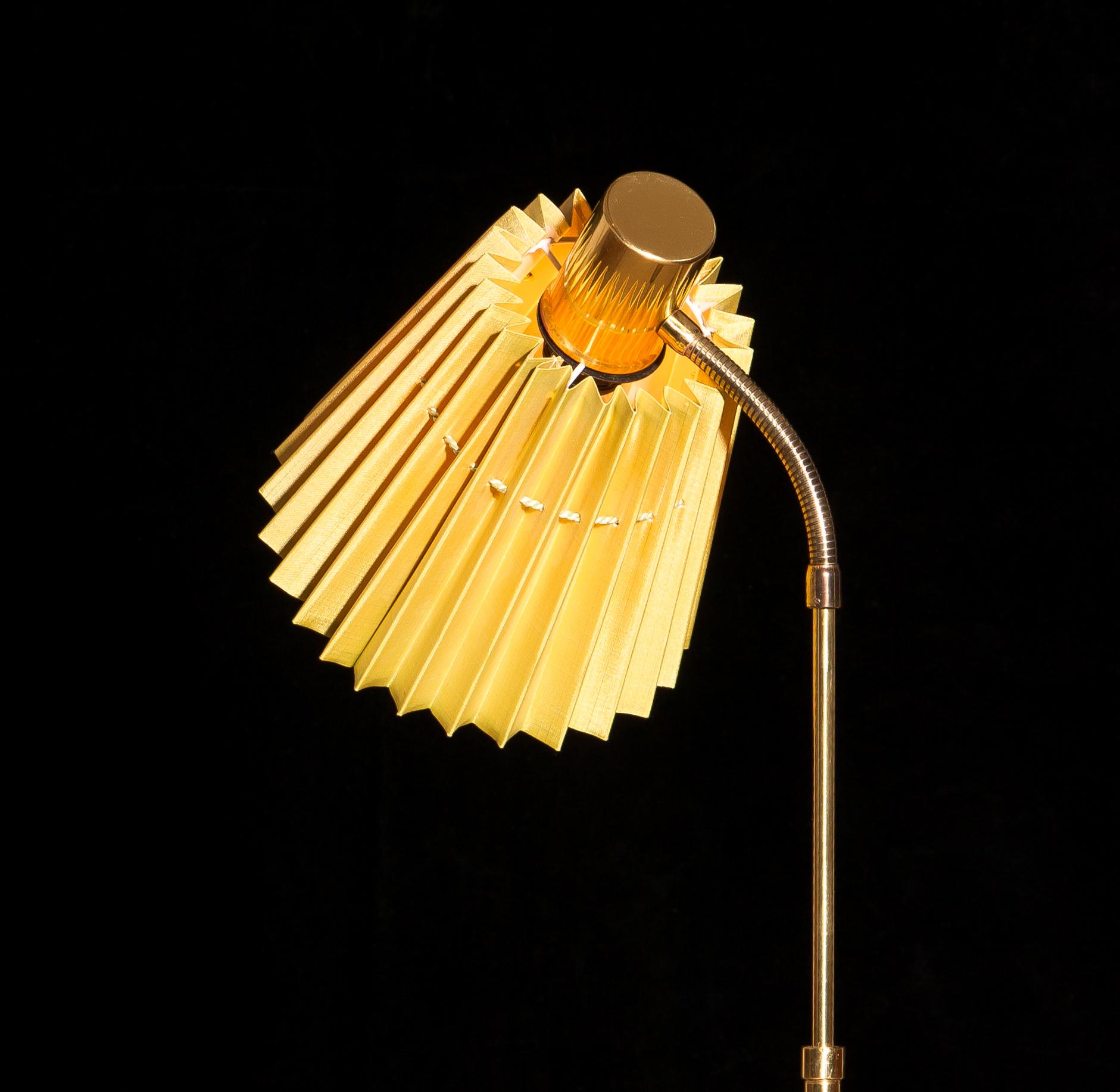 1950s, Adjustable Brass Floor Lamp by Möllers Armaturfabrik, Sweden In Good Condition In Silvolde, Gelderland