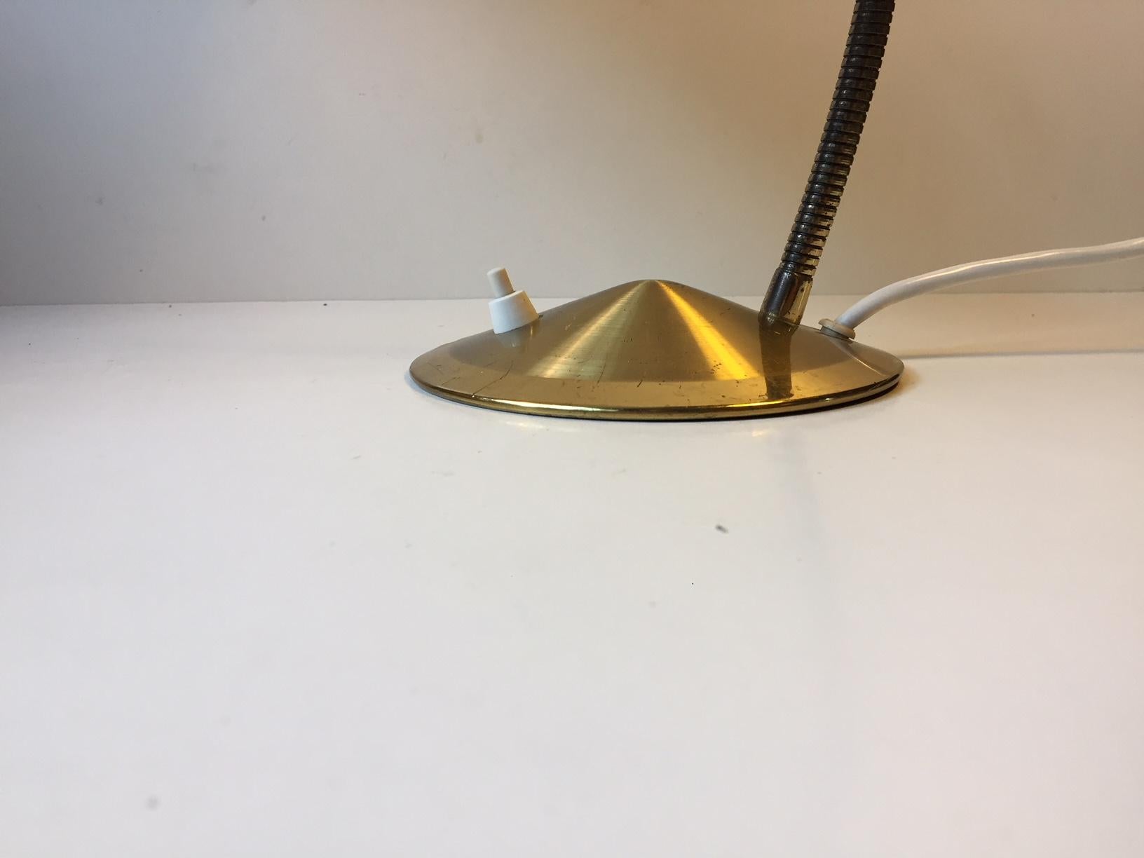 Mid-20th Century 1950s Adjustable Italian Desk Lamp with Rose Gold Wrinkle Paint & Brass Details