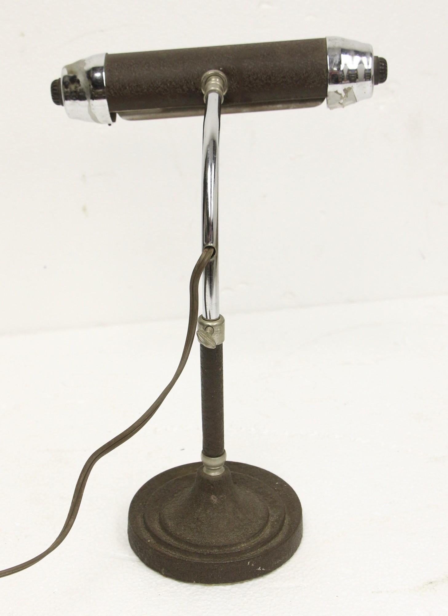 Art Deco 1950s Adjustable Piano Bankers Desk Lamp in Textured Enamel and Chrome Vintage