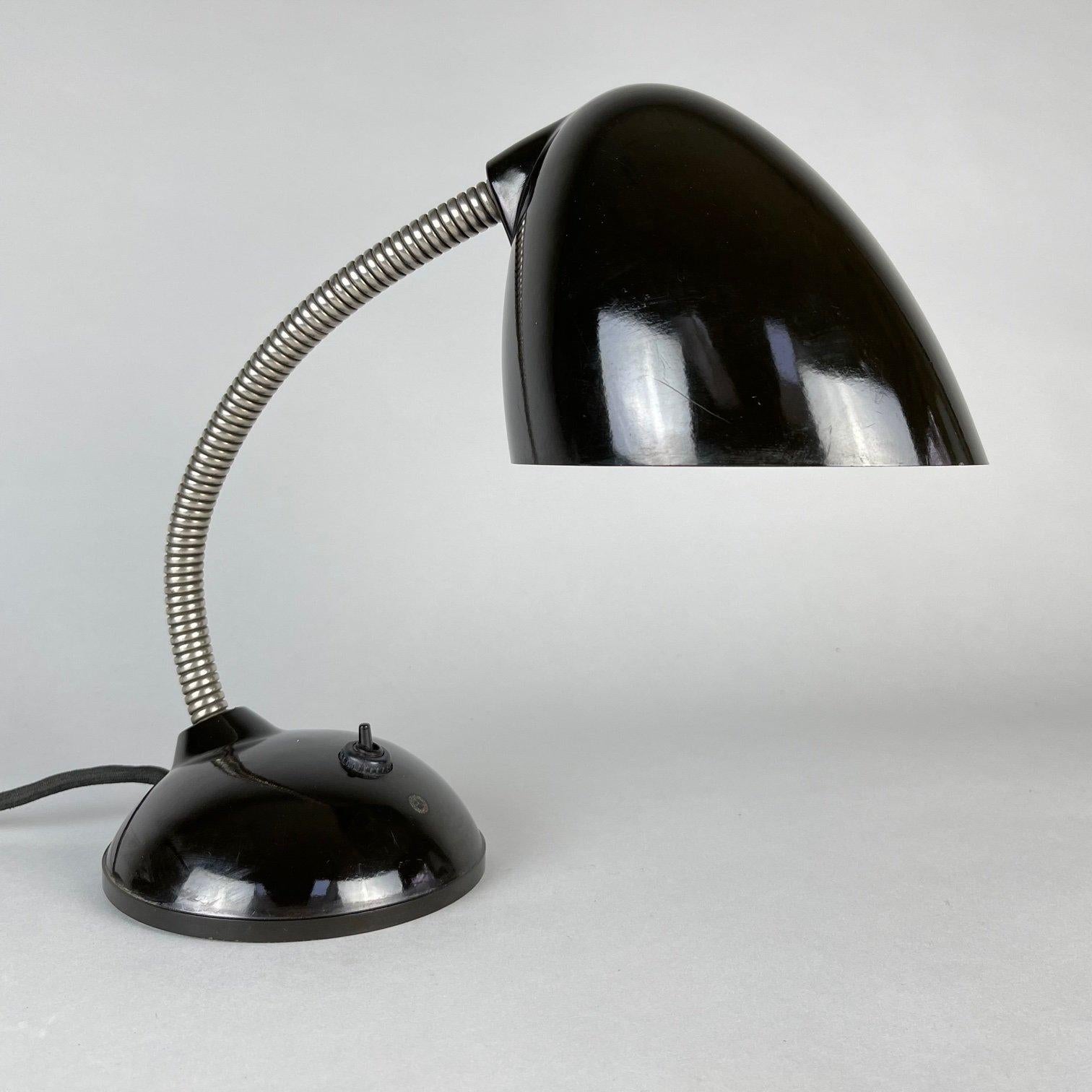 Mid-Century Modern Lampe de bureau réglable des années 1950 d'Eric Kirkman Cole, Tchécoslovaquie en vente