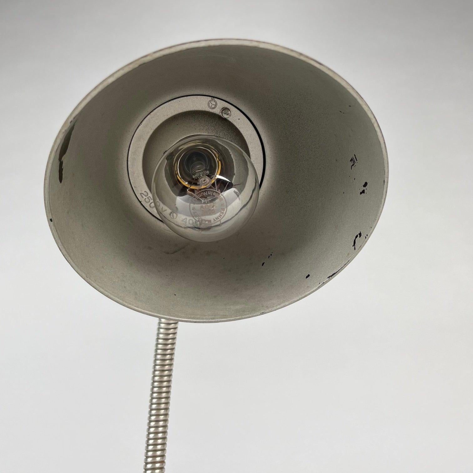 Métal Lampe de bureau réglable des années 1950 d'Eric Kirkman Cole, Tchécoslovaquie en vente