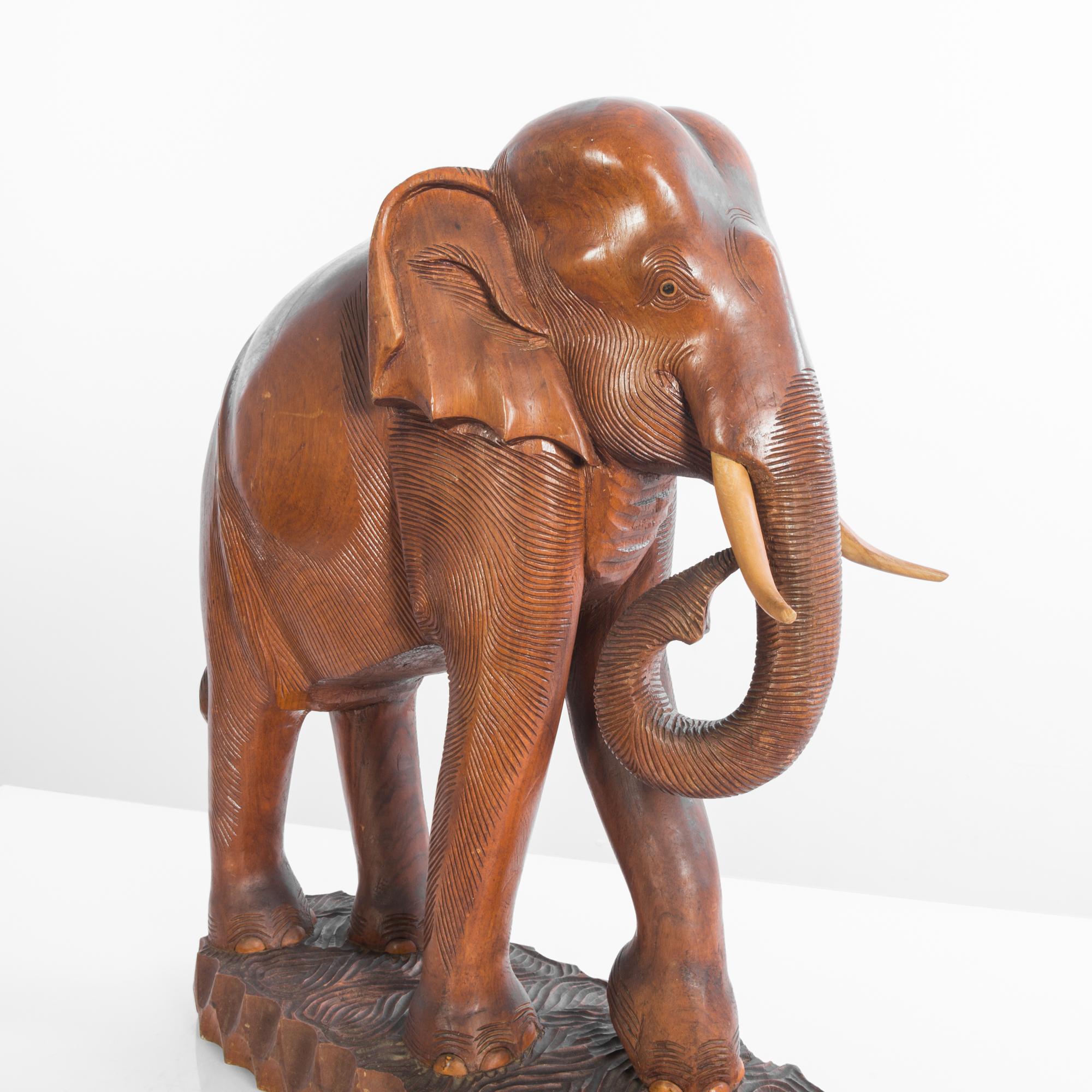 Éléphant africain en bois des années 1950 en vente 3