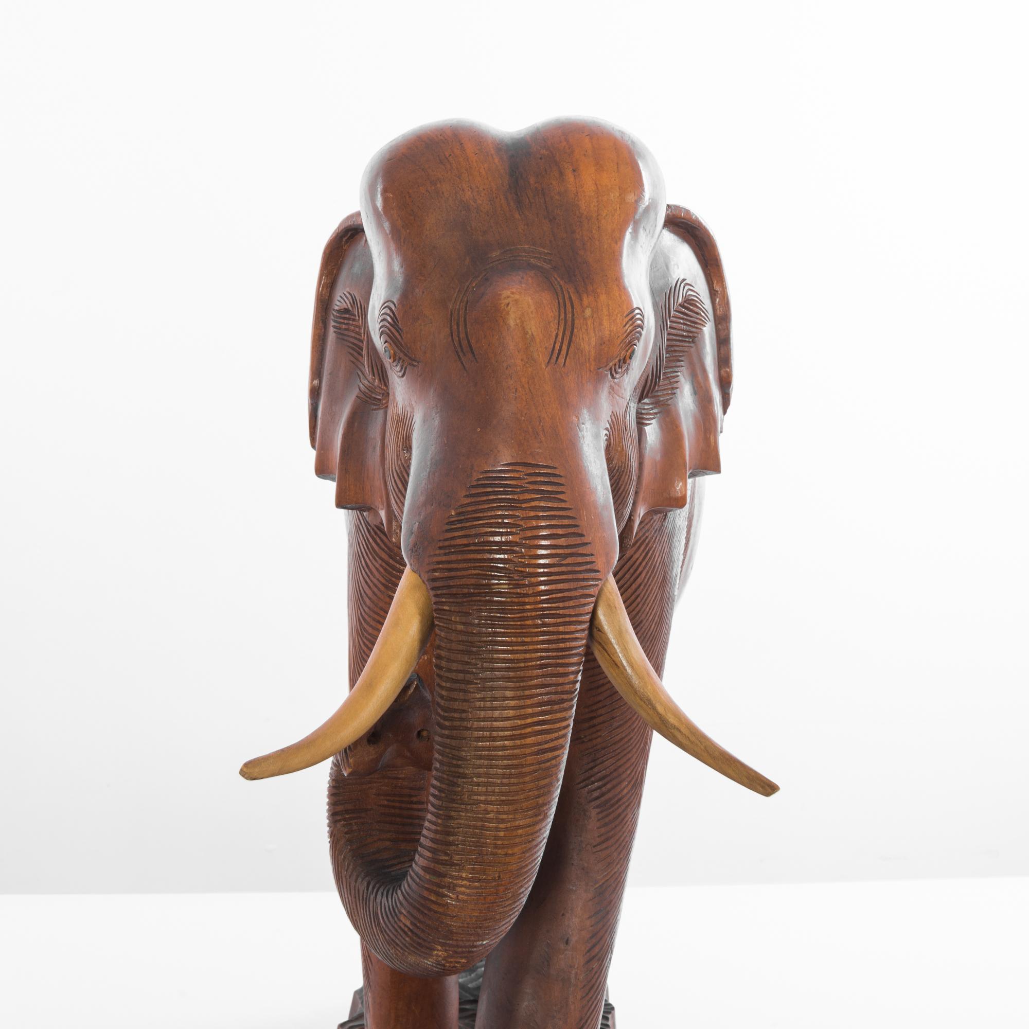 XX secolo Elefante africano in legno del 1950