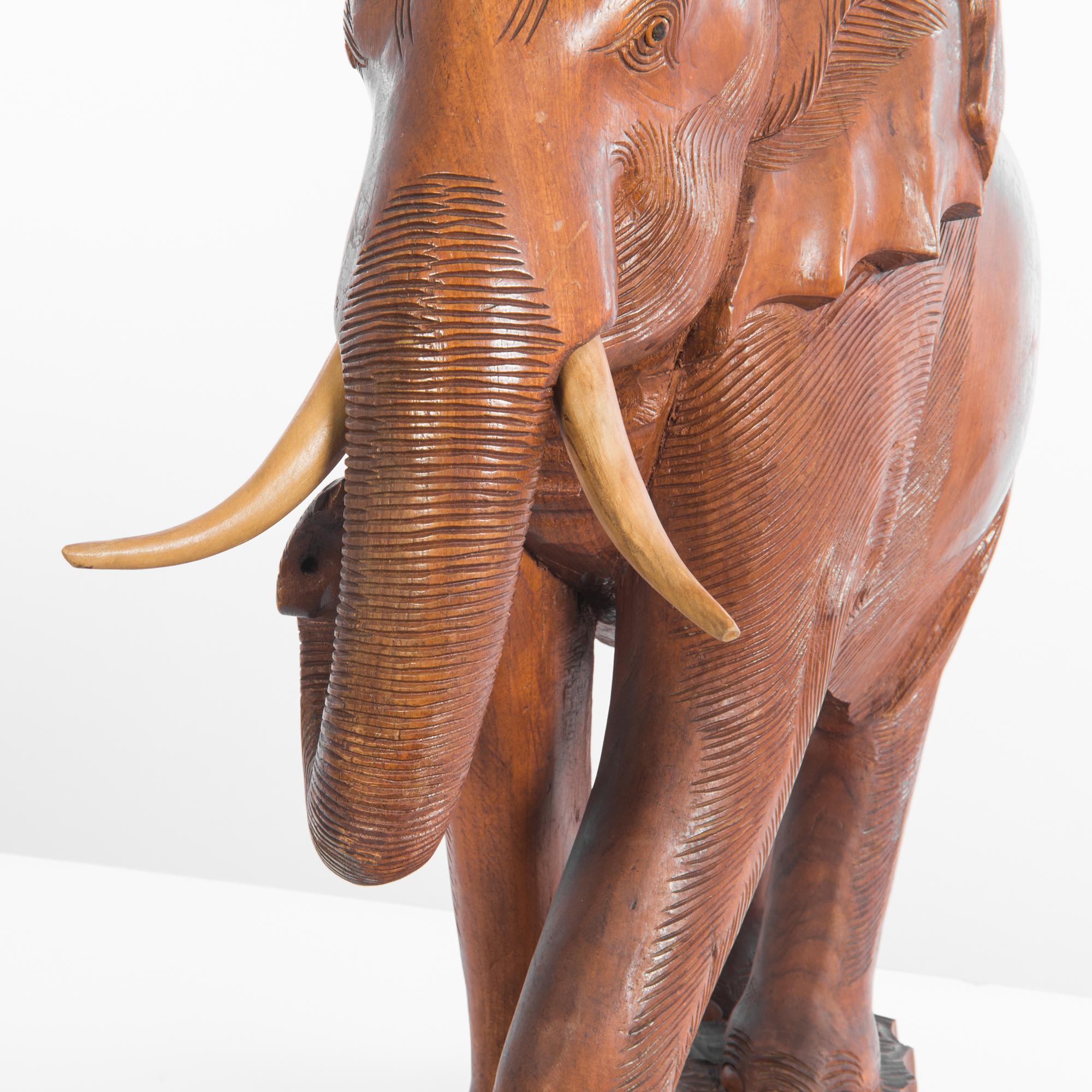 Éléphant africain en bois des années 1950 en vente 1