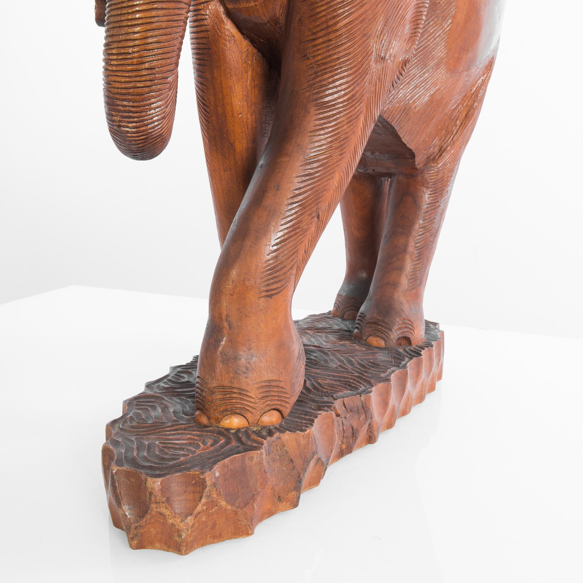 Éléphant africain en bois des années 1950 en vente 2