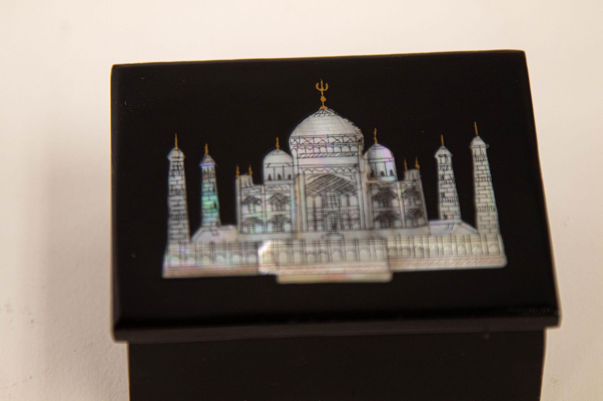 Islamic 1950's Agra India Black Marble Box with The Taj Mahal in Mother of Pearl Inlaid For Sale