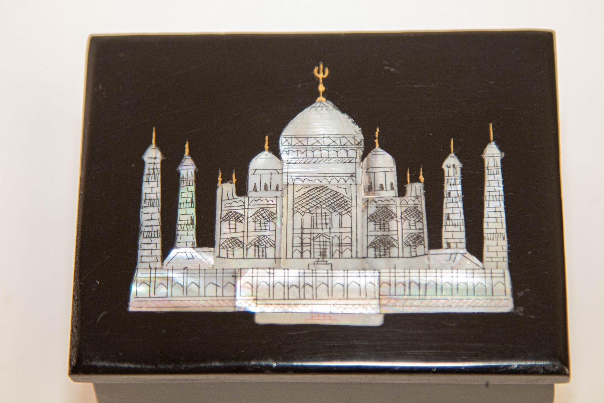 Carved 1950's Agra India Black Marble Box with The Taj Mahal in Mother of Pearl Inlaid For Sale
