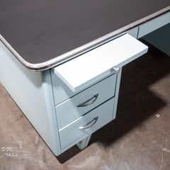 blauer Metallschreibtisch der Luftwaffe aus den 1950er Jahren mit Linoleumplatte