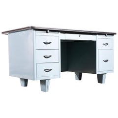 bureau en métal bleu Air Force des années 1950 avec dessus en linoléum