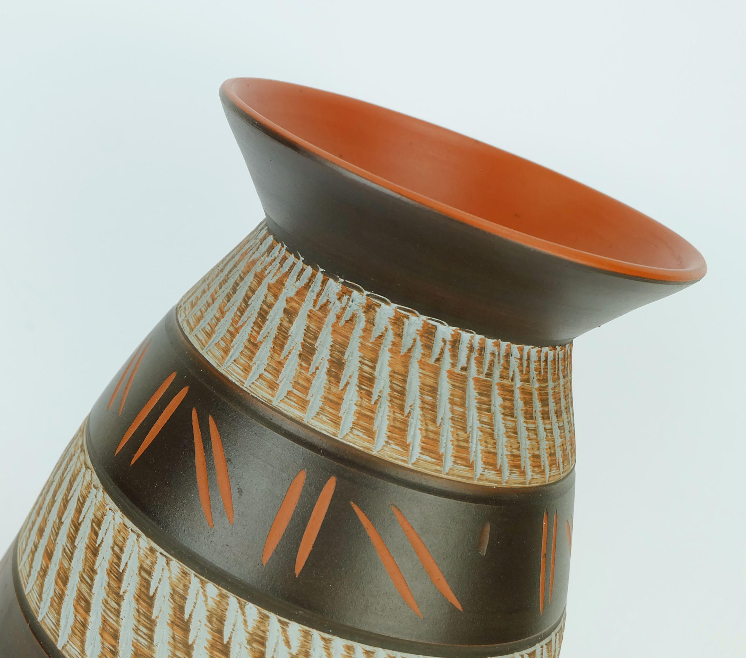 Vaso akru keramik mid century del 1950 con decorazione a graffito modello 10 30 In condizioni buone in vendita a Mannheim, DE