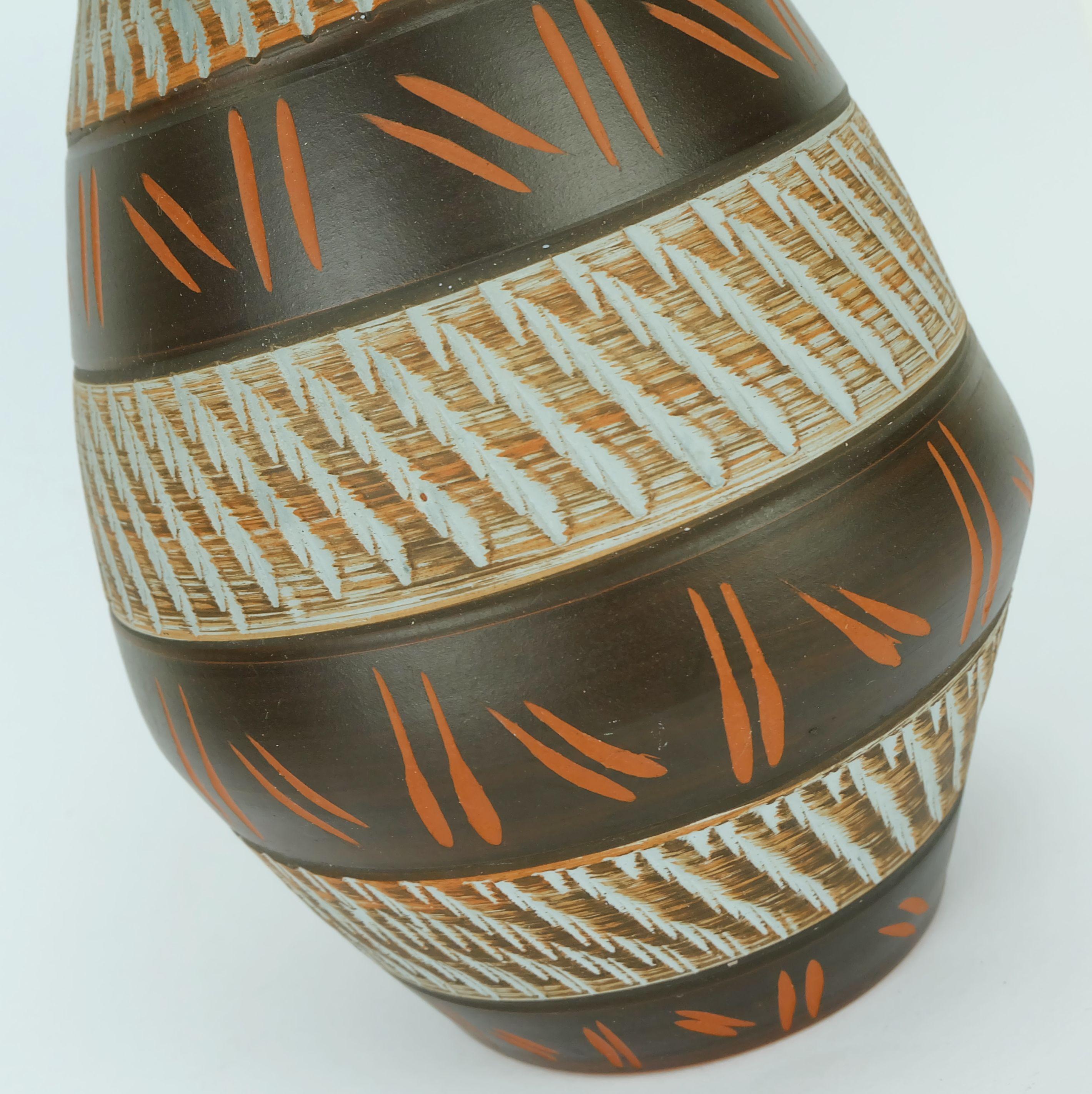 Vaso akru keramik mid century del 1950 con decorazione a graffito modello 10 30 in vendita 2