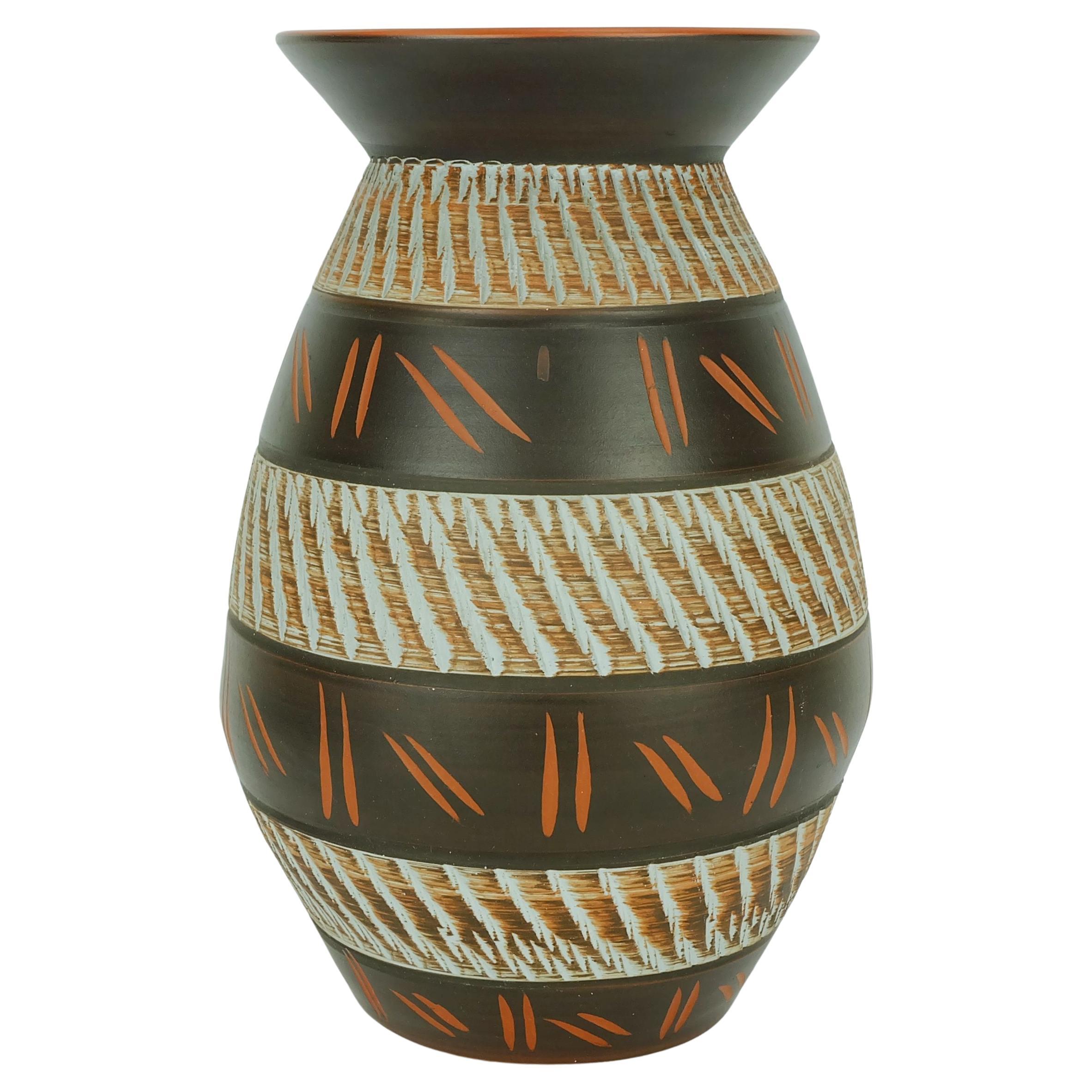 1950's akru keramik mid century VASE sgraffito decor model 10 30