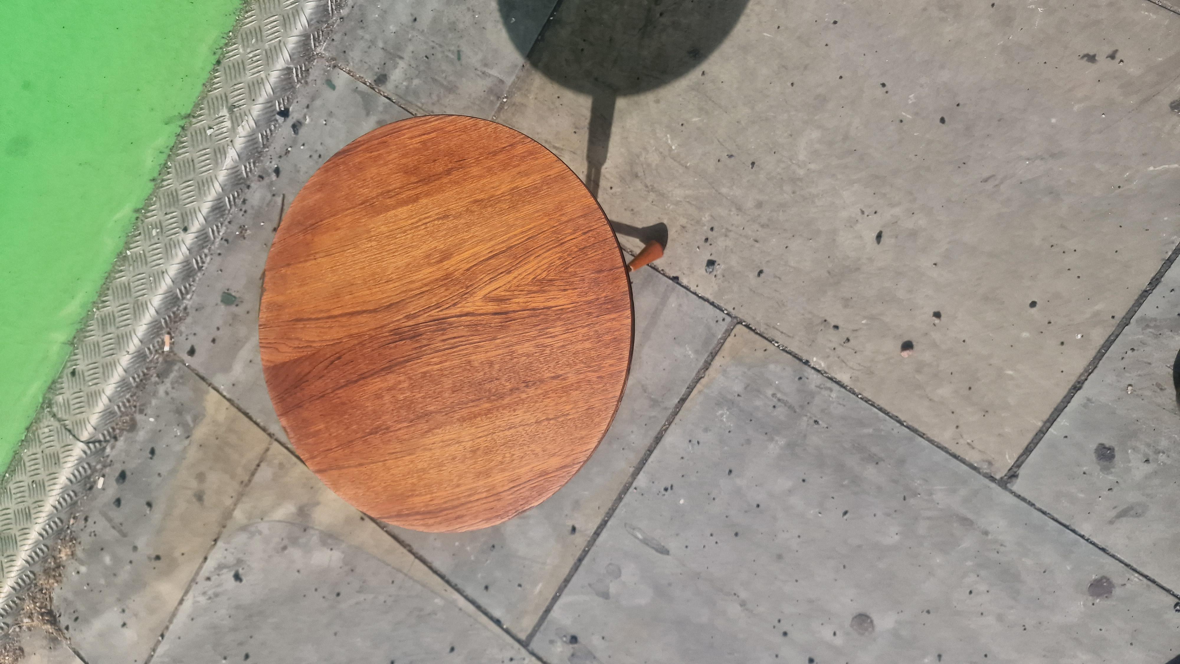Mid-Century moderno Tavolo a treppiede Albert Larsson del 1950 in vendita