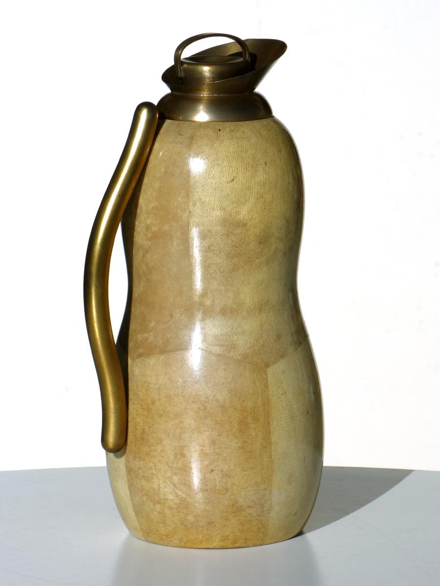 Carafe by Aldo Tura, Italy, 
1950s.
Ivory goatskin and metal details.