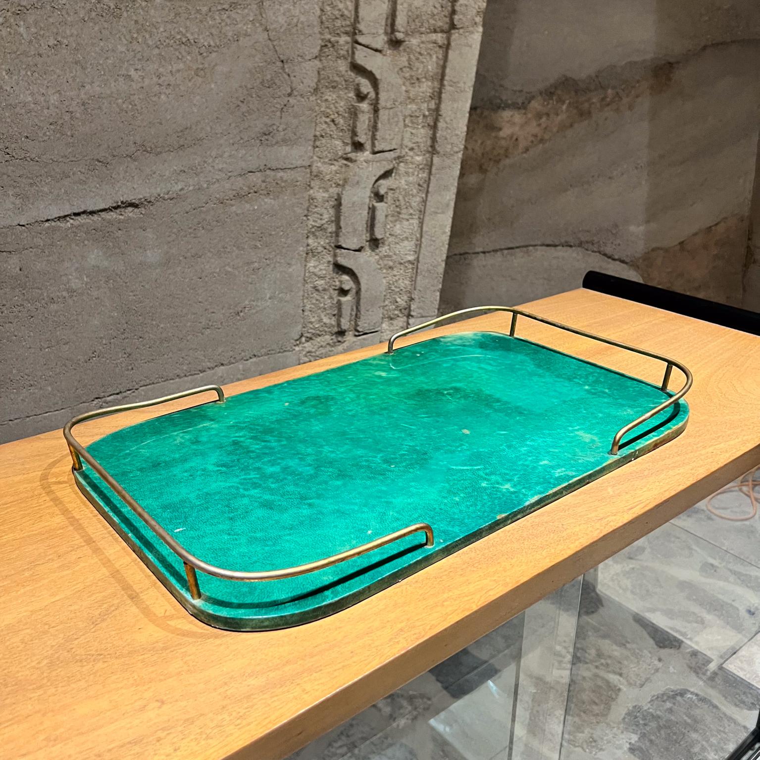 Mid-Century moderno Vassoio da portata Greene & Greene di Aldo Tura del 1950 in pelle di capra laccata Milano in vendita