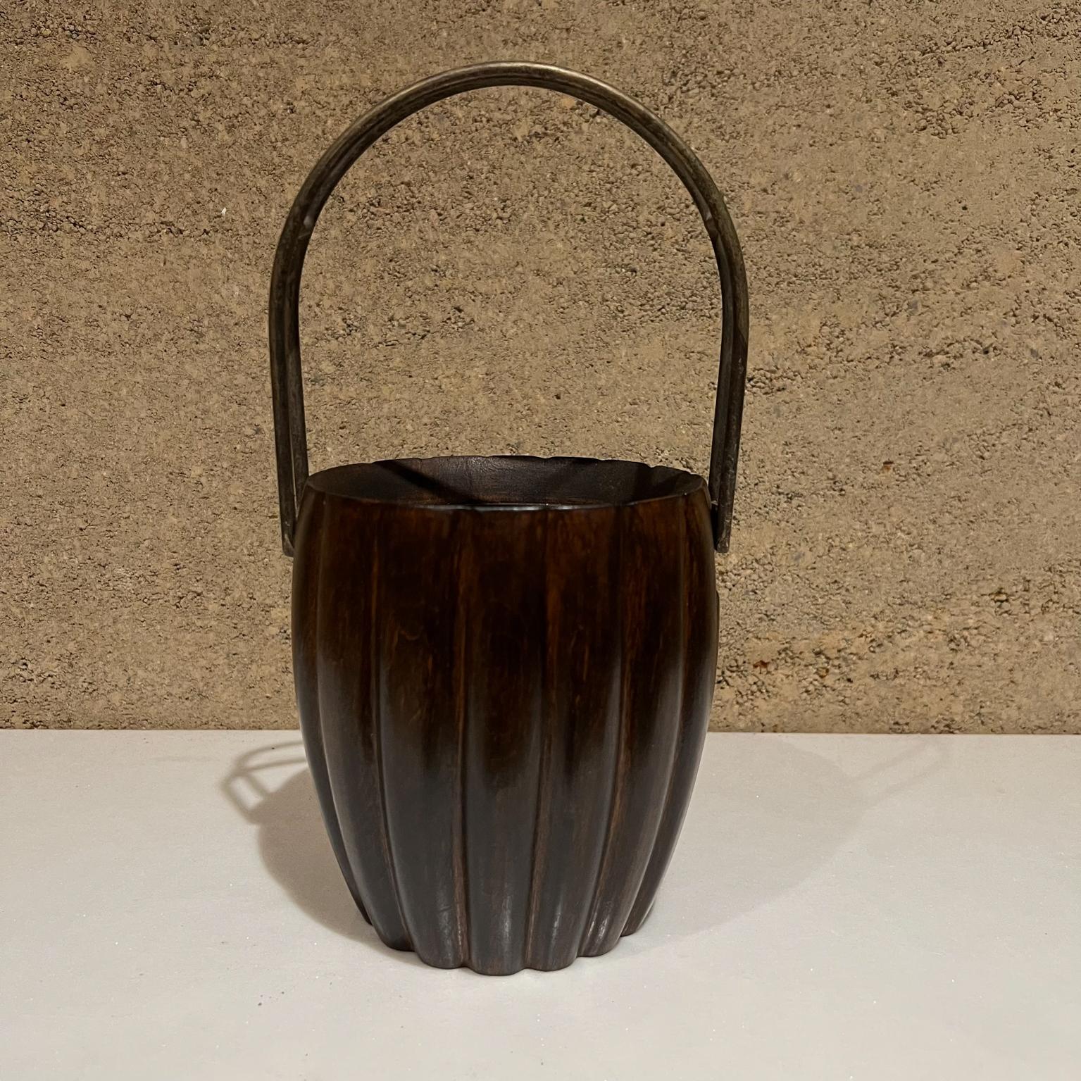 Milano Vintage Mid-Century Modern Macabo Cusano wood and brass handle basket, Italy 1950s
By Aldo Tura for Macabo Cusano.
Measures: 11 tall x 5.5 diameter
Original vintage restored finish preowned condition. 
Refer to images.


