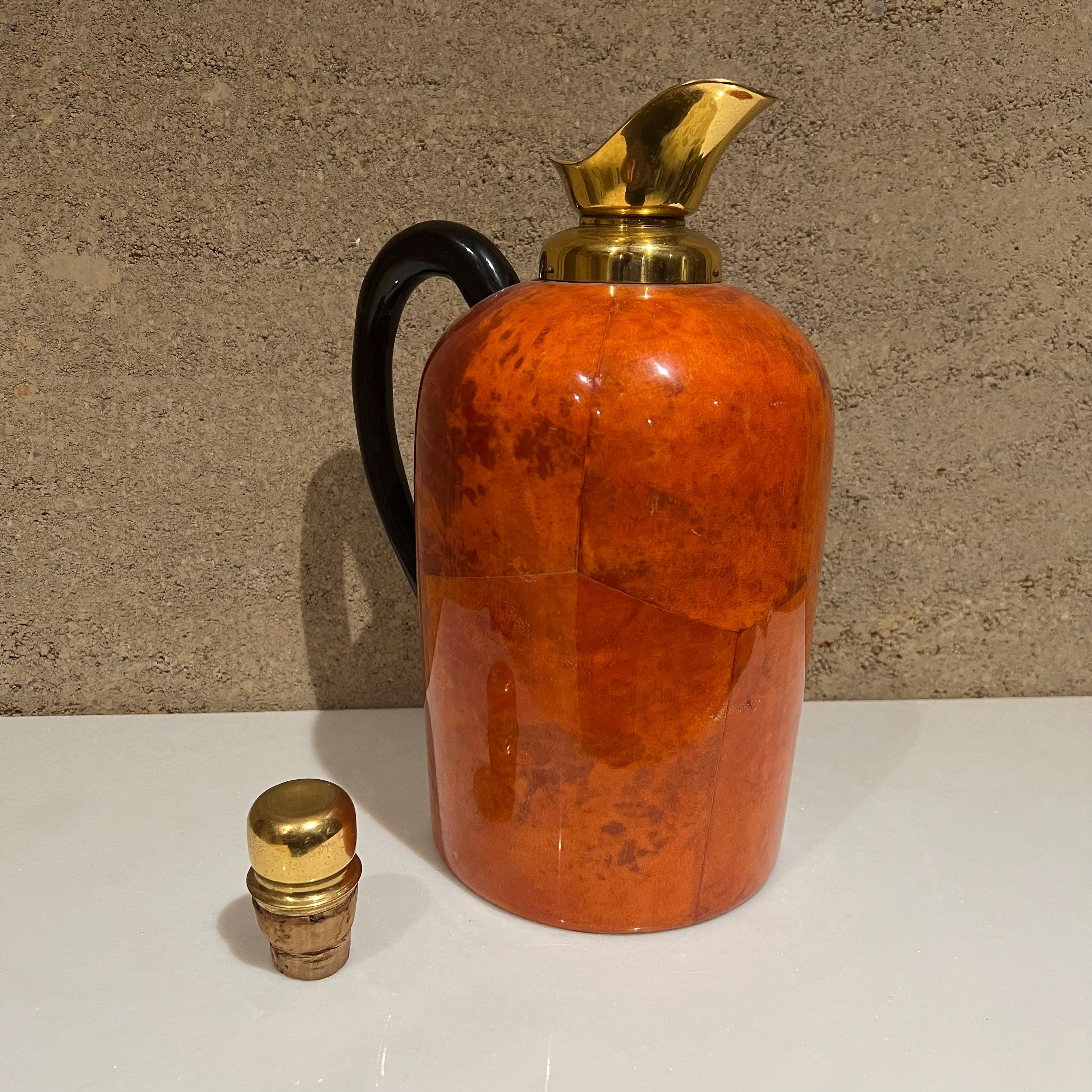 Aldo Tura Macabo Ausgefallener roter Thermos-Krug aus Ziegenleder und Messing, 1950er Jahre (Italienisch) im Angebot