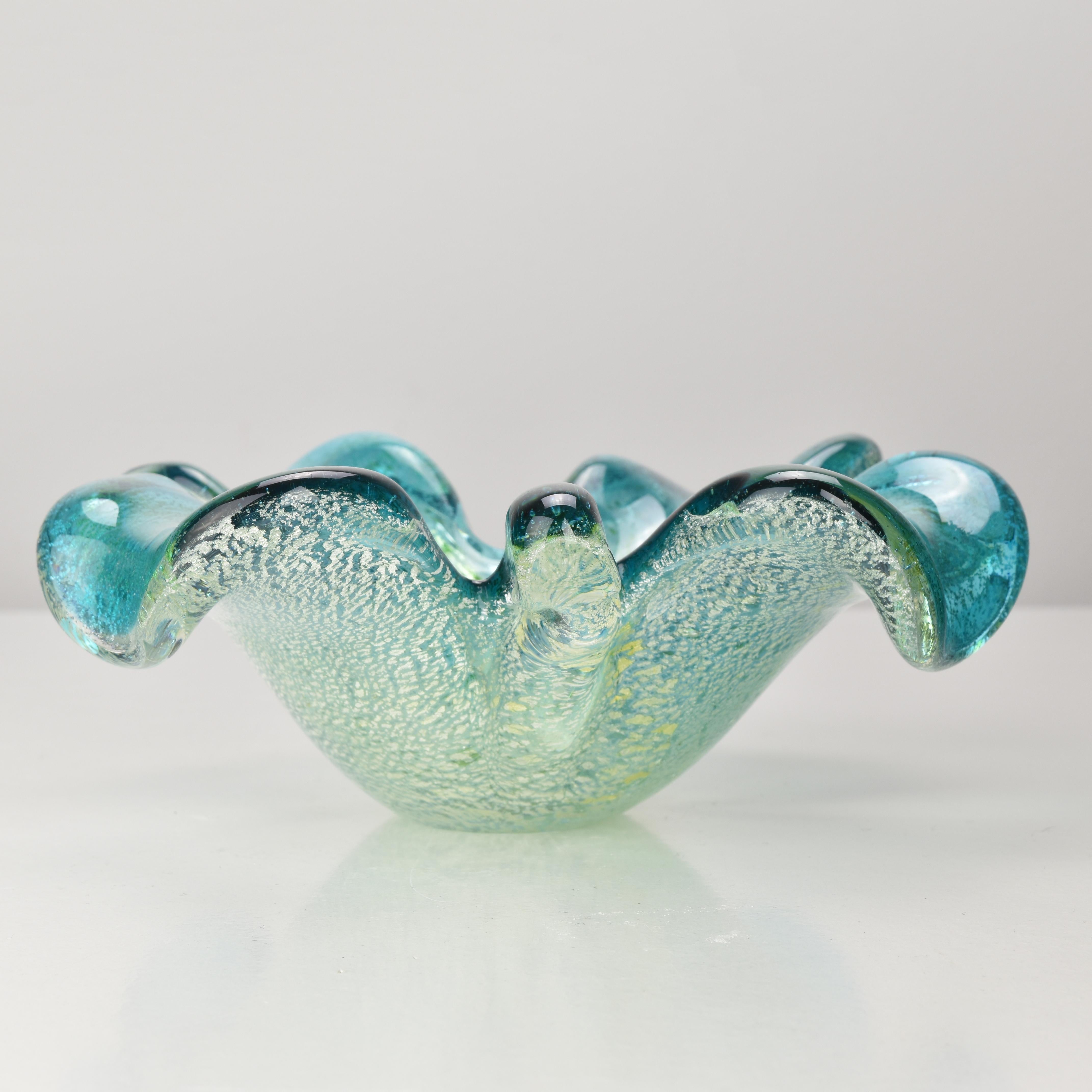 Fait main 1950 Alfredo Barbini Murano Coupe à feuilles de trèfle en verre d'art Aqua & Greene Artful Green en vente