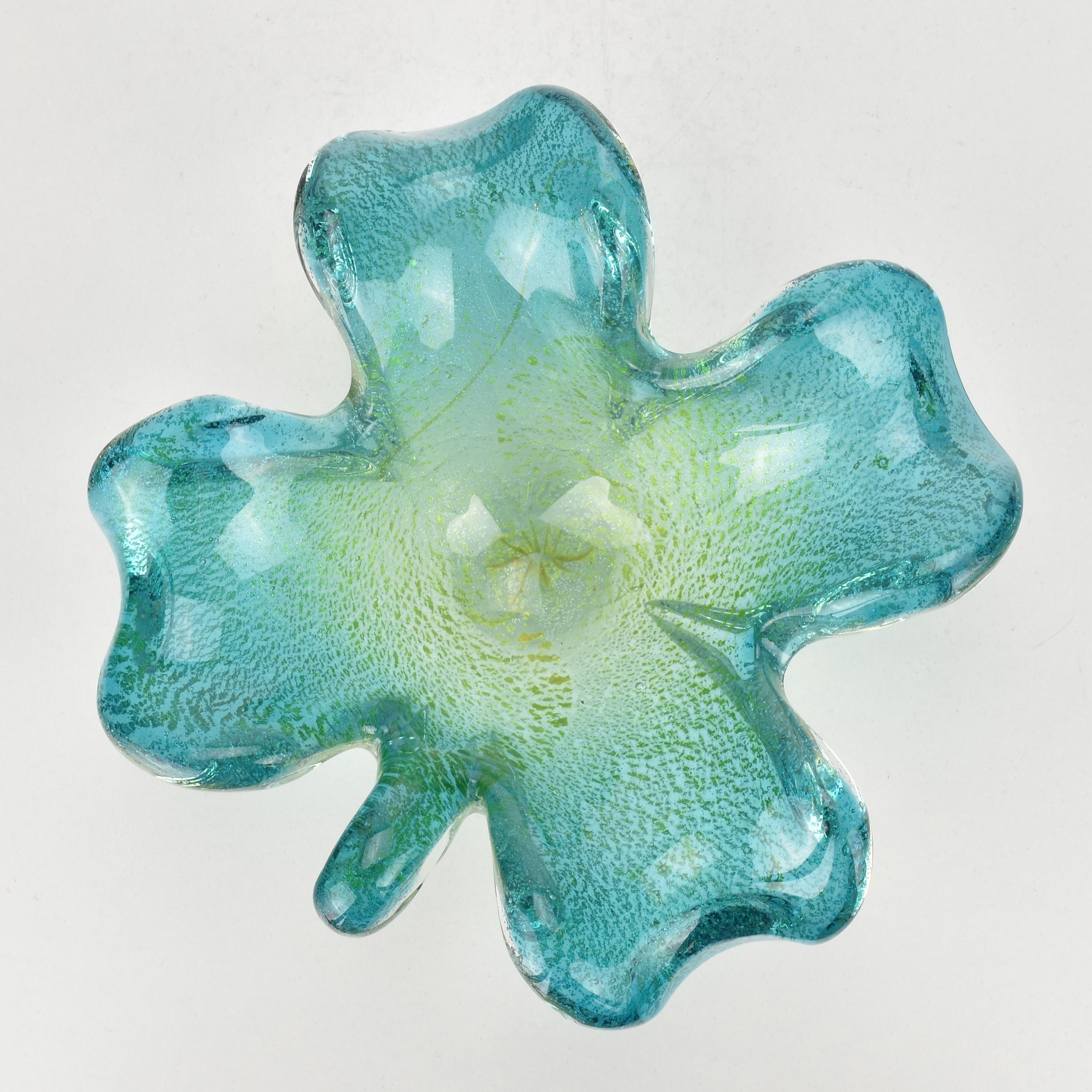 1950 Alfredo Barbini Murano Coupe à feuilles de trèfle en verre d'art Aqua & Greene Artful Green Bon état - En vente à Bad Säckingen, DE