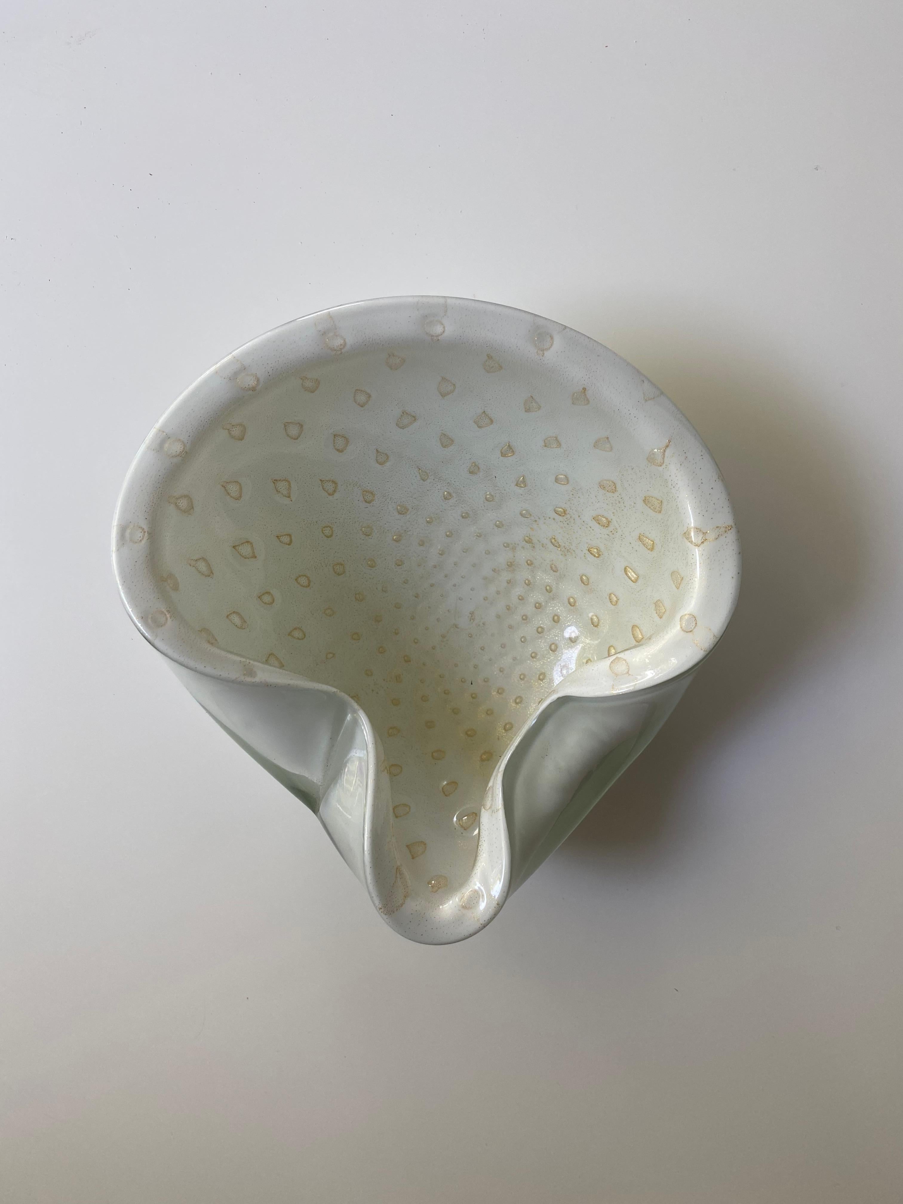 1950s Alfredo Barbini Murano White Gold Flecks Italian Art Glass Decorative Bowl For Sale 6