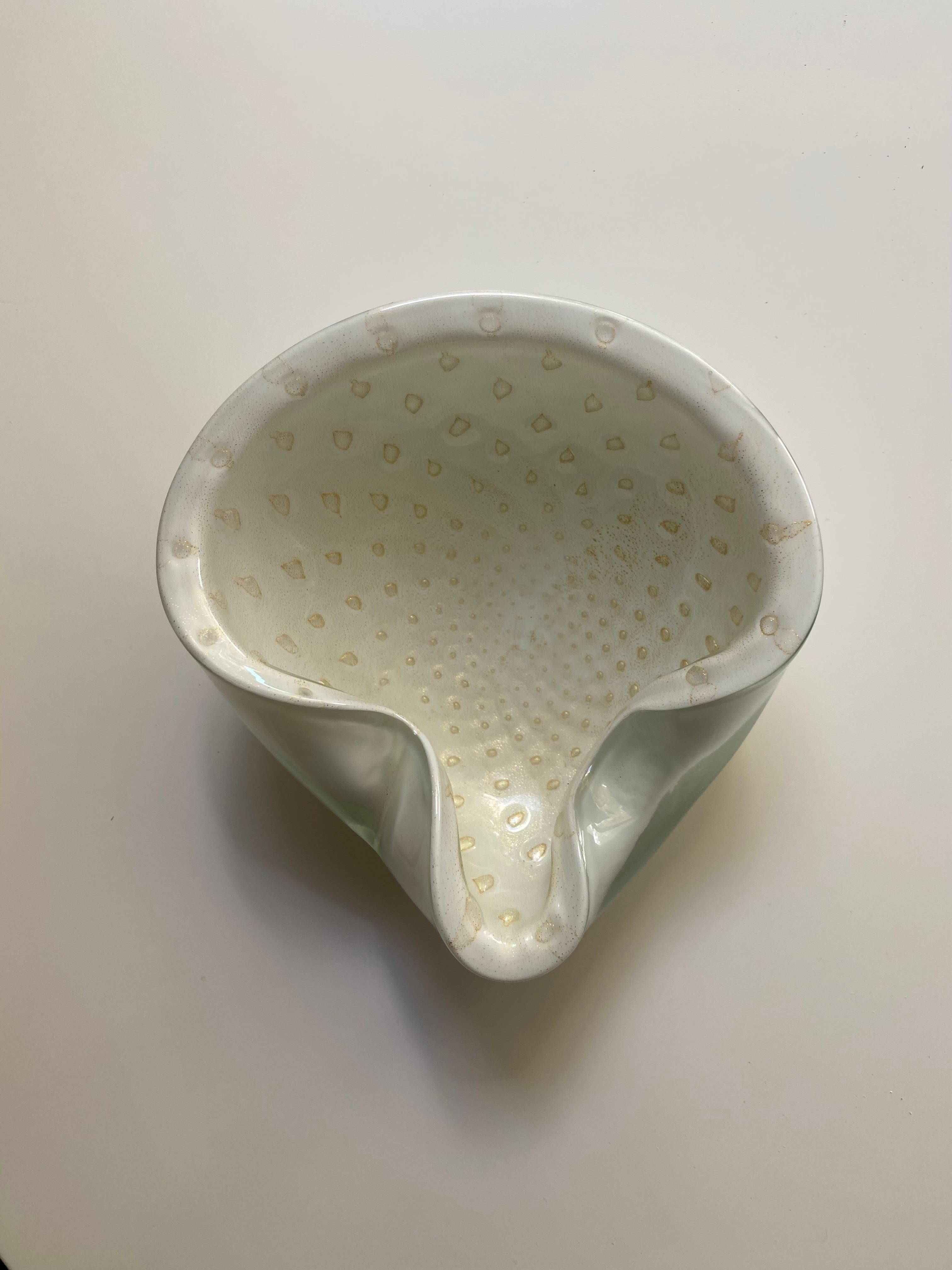 Mid-20th Century 1950s Alfredo Barbini Murano White Gold Flecks Italian Art Glass Decorative Bowl For Sale