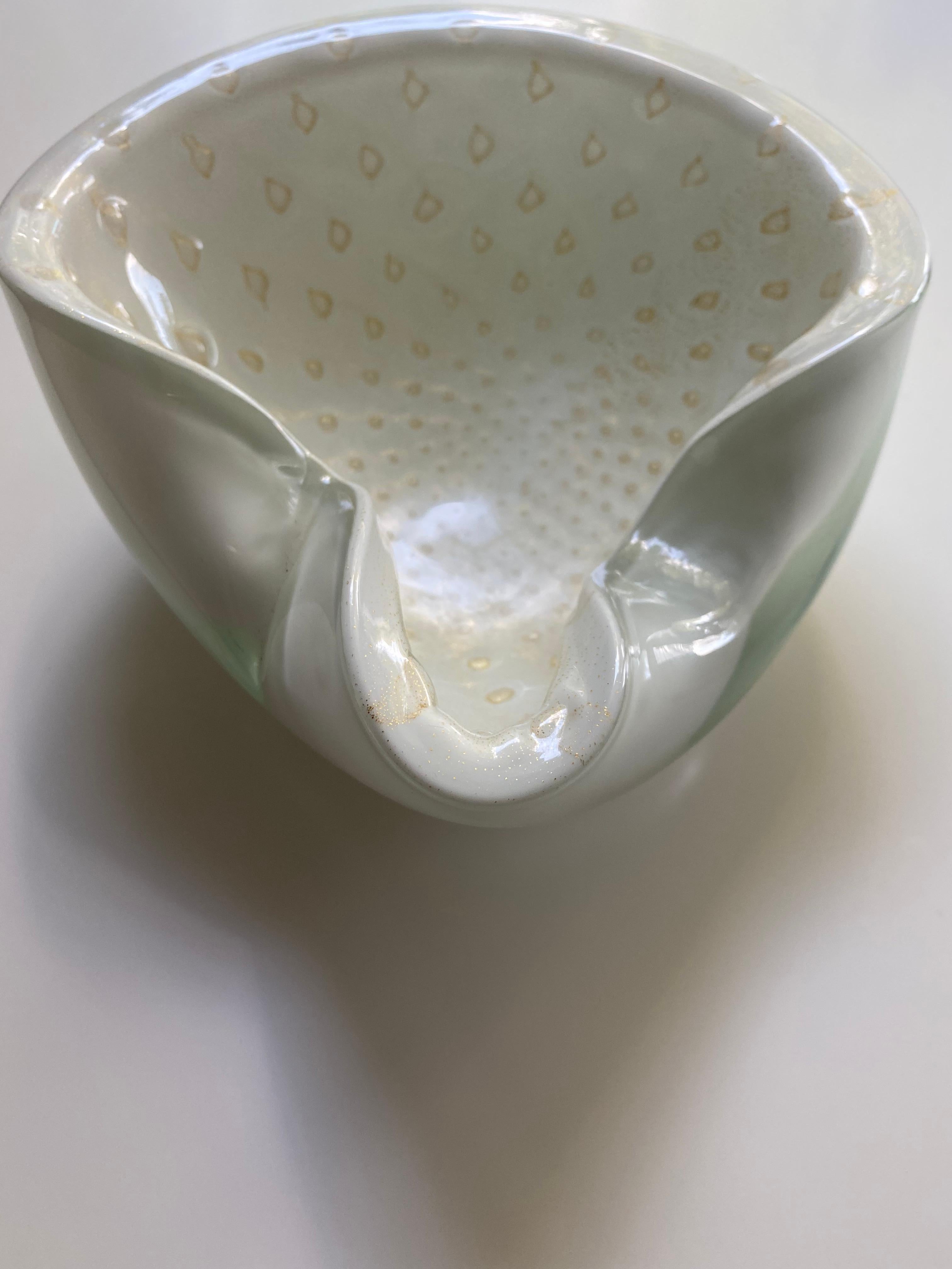 1950s Alfredo Barbini Murano White Gold Flecks Italian Art Glass Decorative Bowl For Sale 1