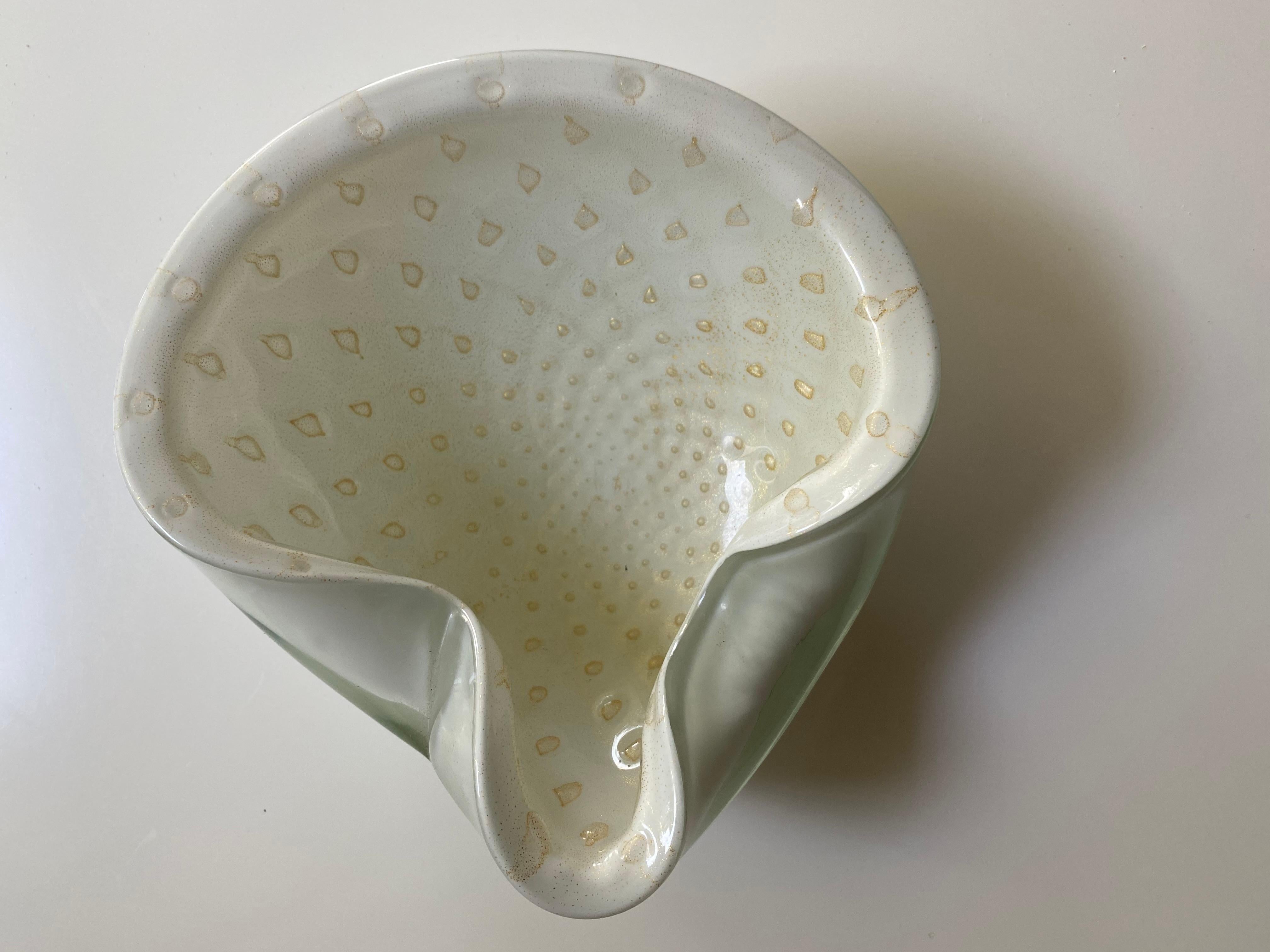 1950s Alfredo Barbini Murano White Gold Flecks Italian Art Glass Decorative Bowl For Sale 3