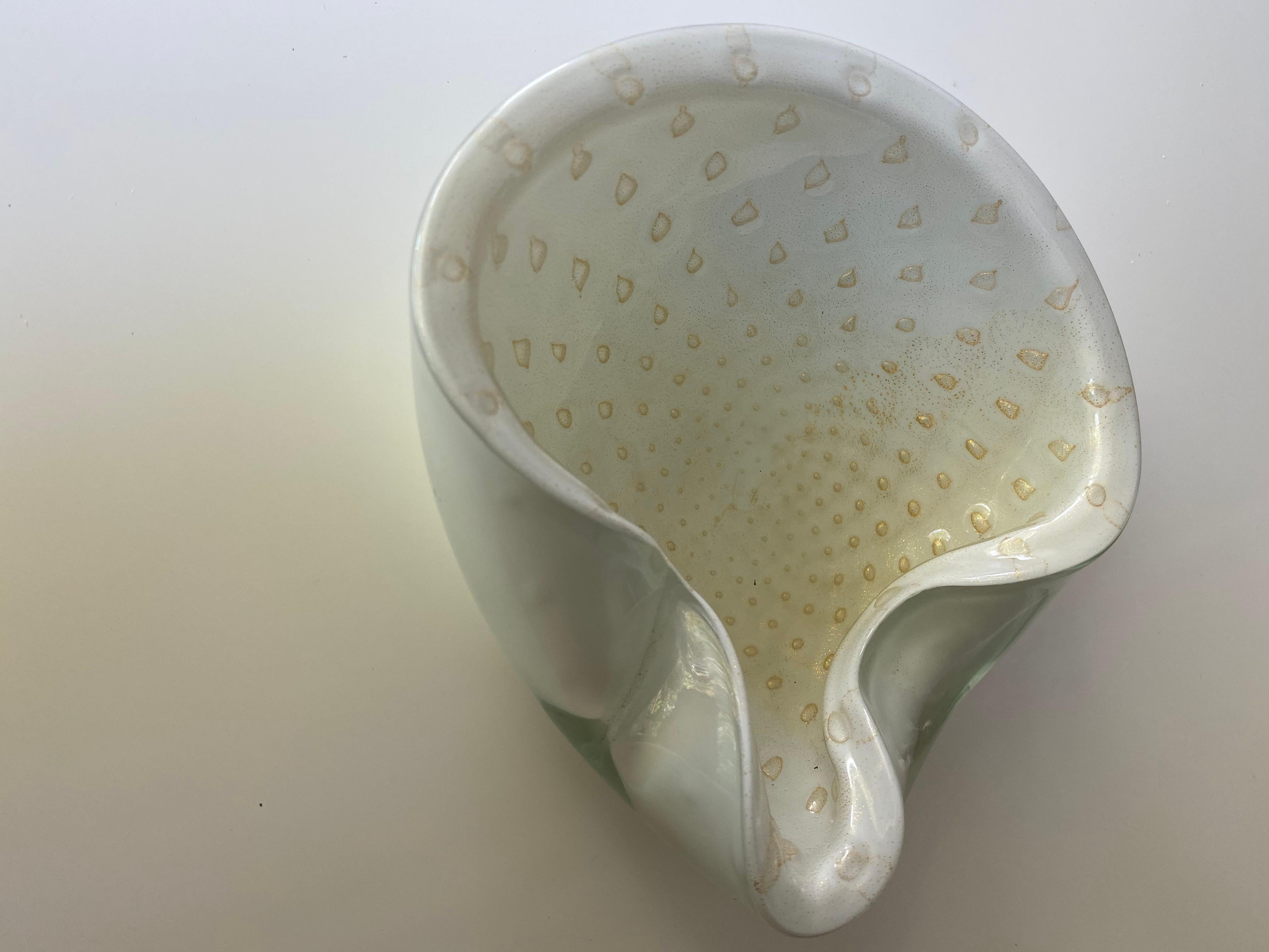 1950s Alfredo Barbini Murano White Gold Flecks Italian Art Glass Decorative Bowl For Sale 4
