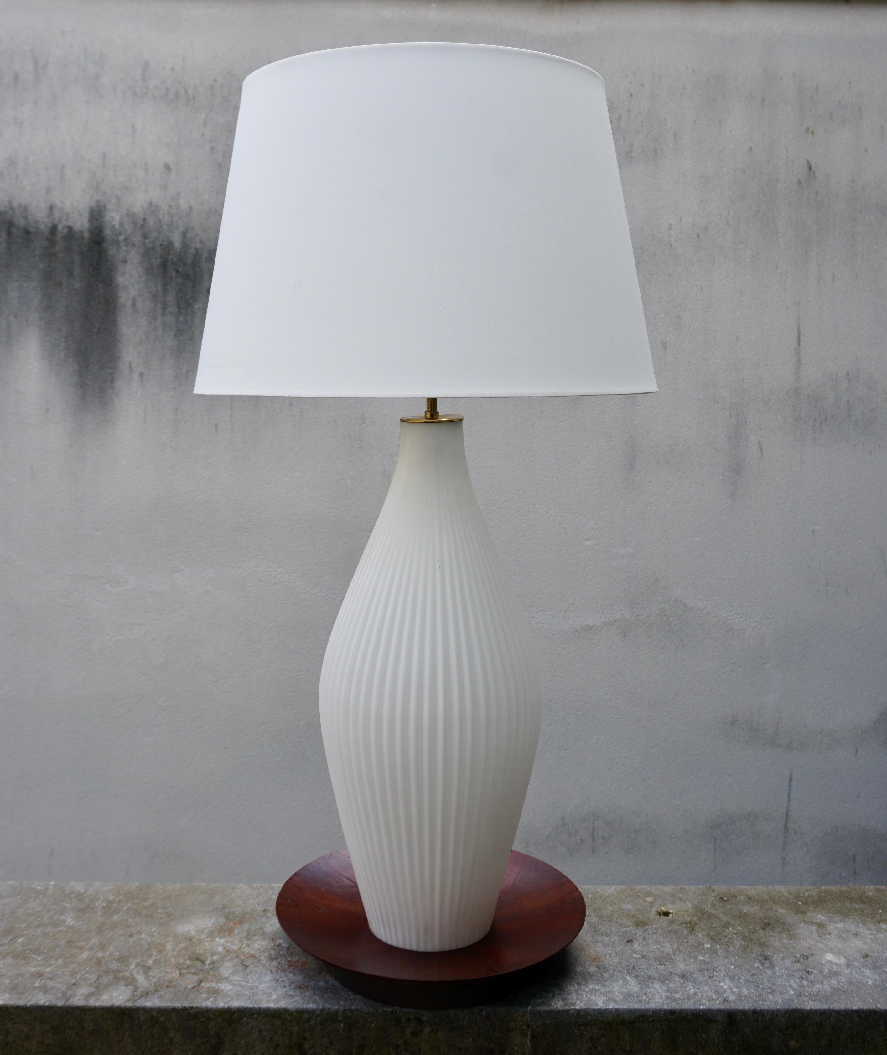 20th Century 1950s Alfredo Barbini Style Ribbed Glass Lamp For Sale