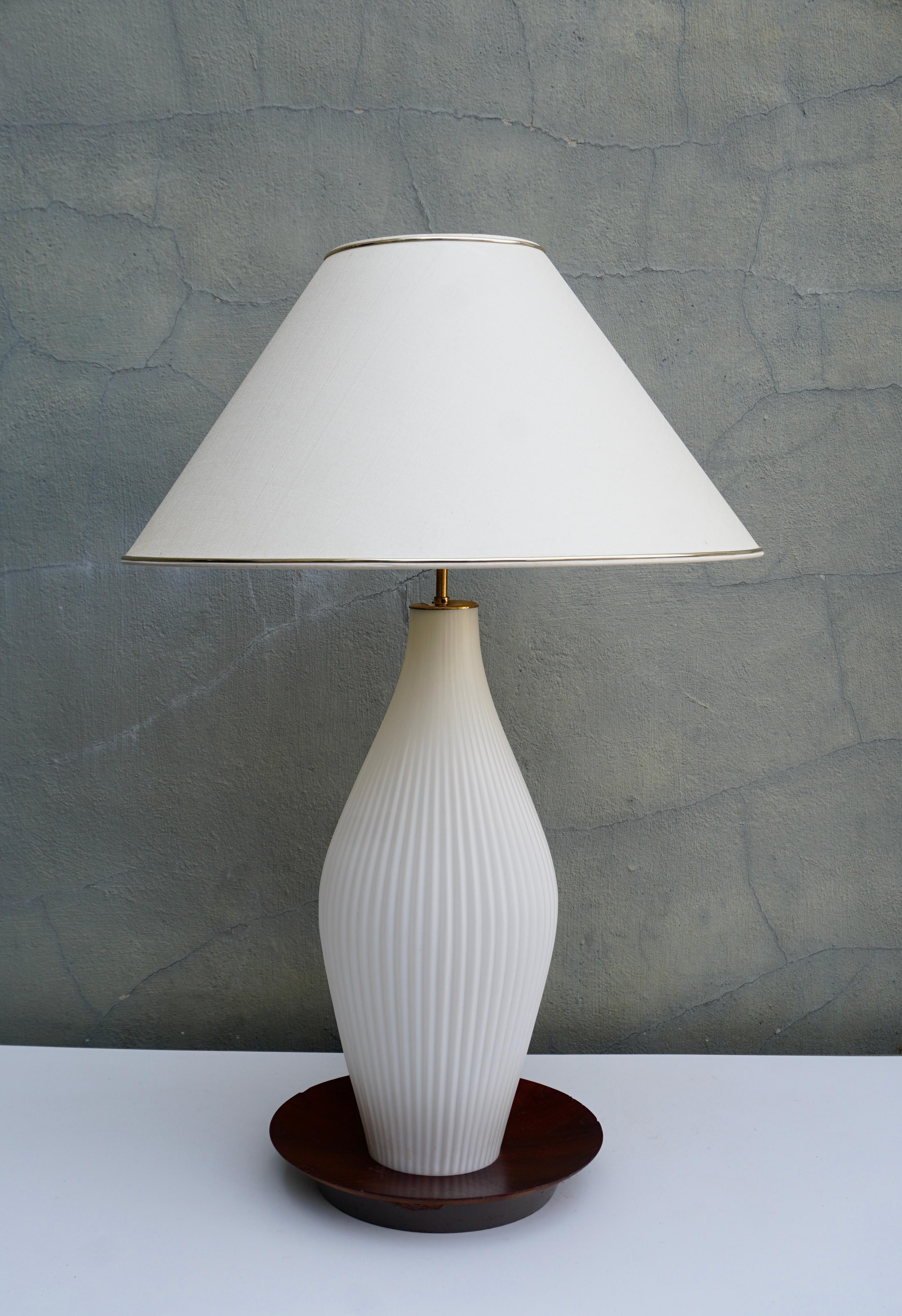 Lámpara de cristal estriado estilo Alfredo Barbini de los años 50 Latón en venta