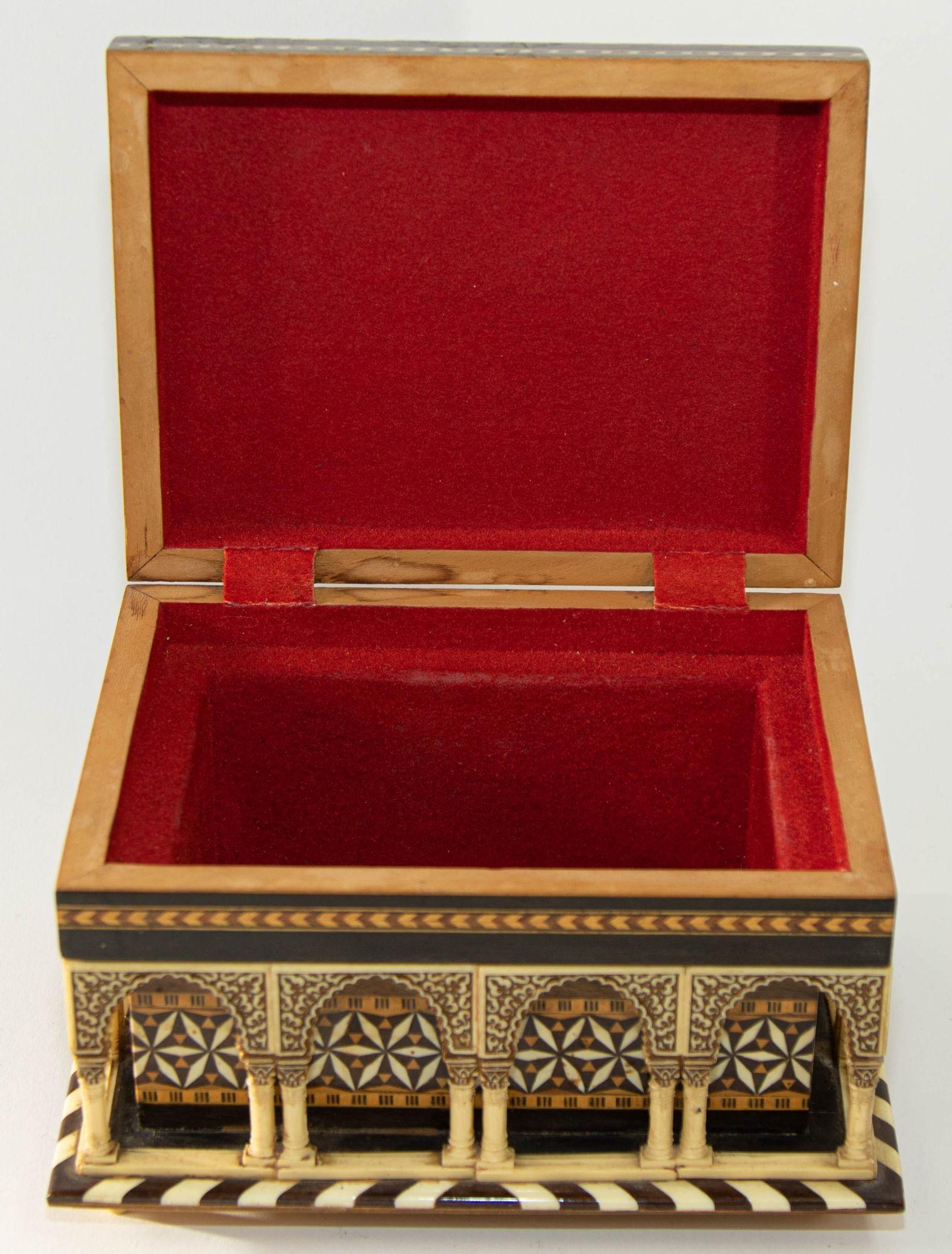1950s Alhambra Palace Granada Spain Handmade Footed Moorish Jewelry Box 3