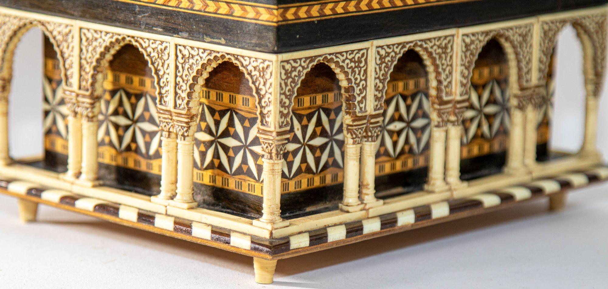 1950s Alhambra Palace Granada Spain Handmade Footed Moorish Jewelry Box 5