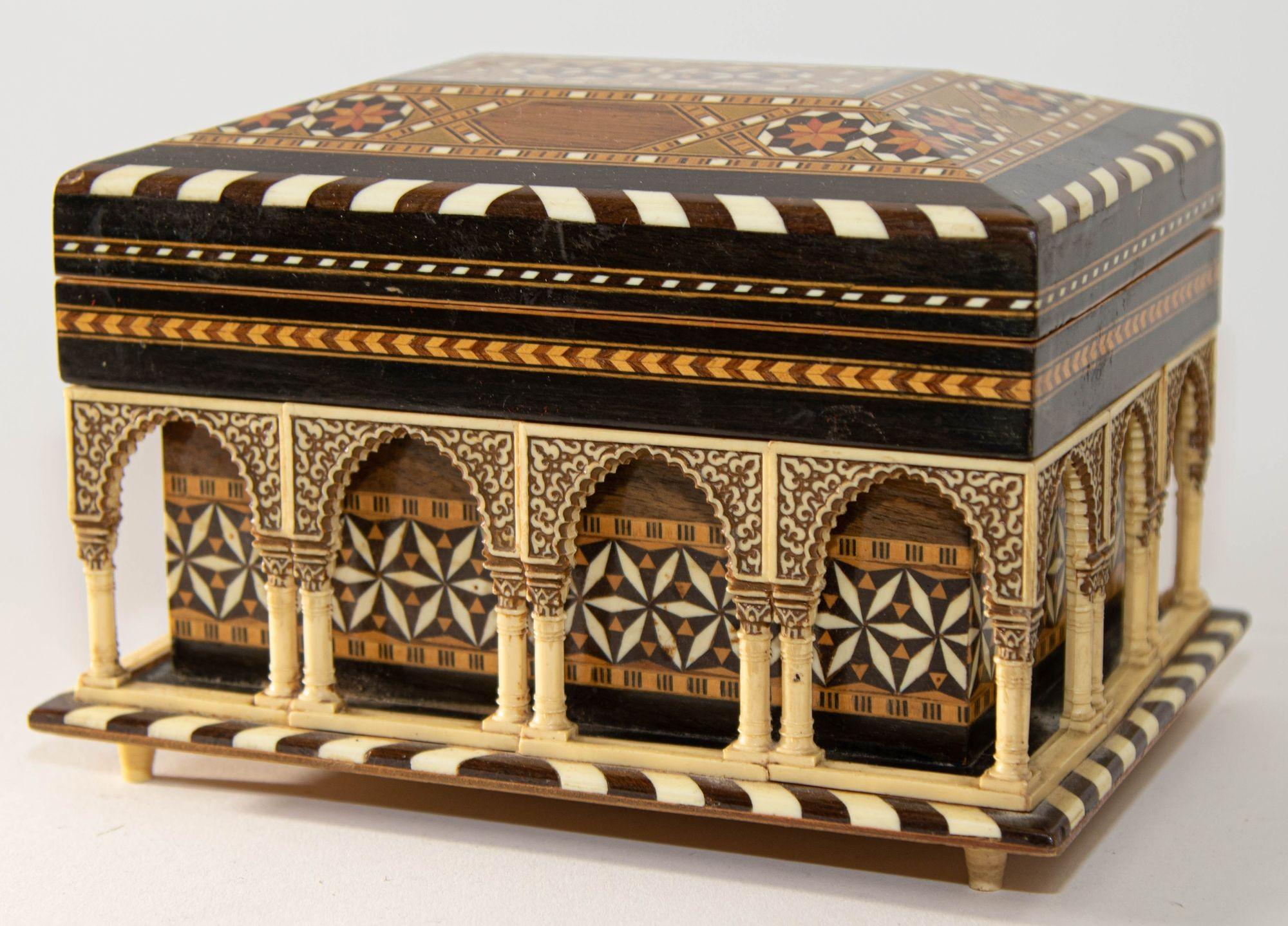 1950s Alhambra Palace Granada Spain Handmade Footed Moorish Jewelry Box 8