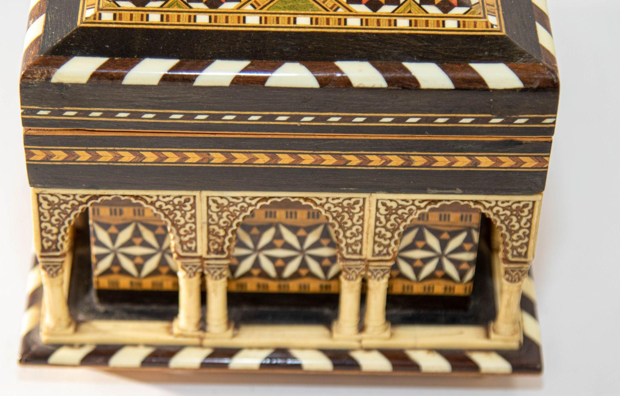 1950s Alhambra Palace Granada Spain Handmade Footed Moorish Jewelry Box 9