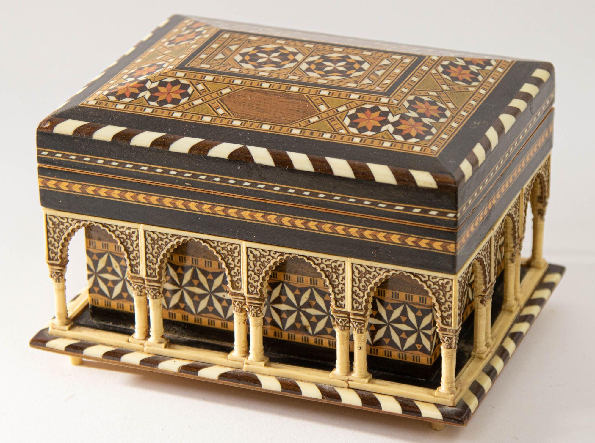 1950s Alhambra Palace Granada Spain Handmade Footed Moorish Jewelry Box 10
