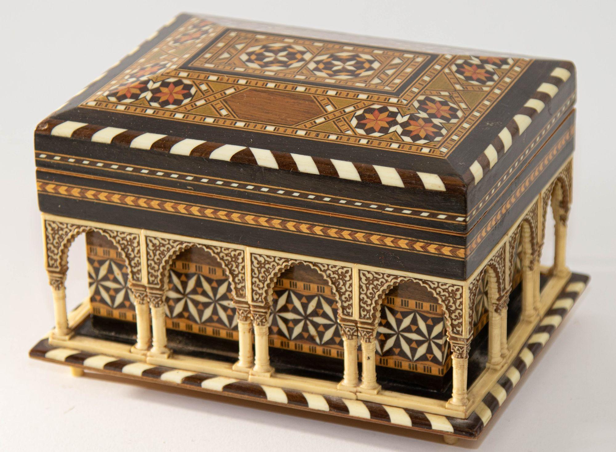 Hand-Crafted 1950s Alhambra Palace Granada Spain Handmade Footed Moorish Jewelry Box