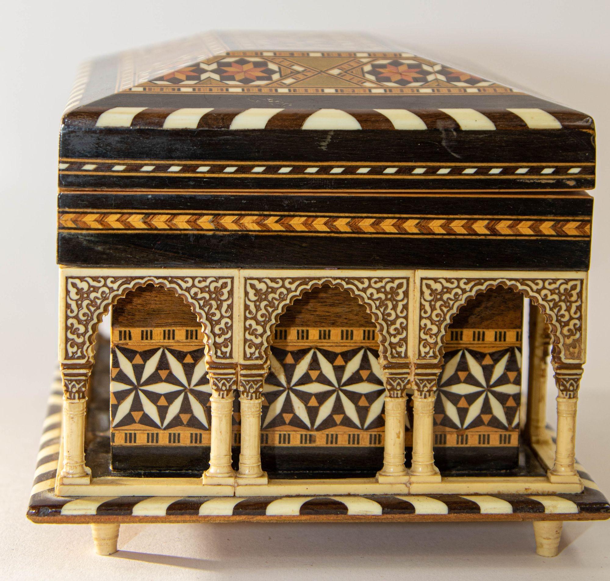 1950s Alhambra Palace Granada Spain Handmade Footed Moorish Jewelry Box 1