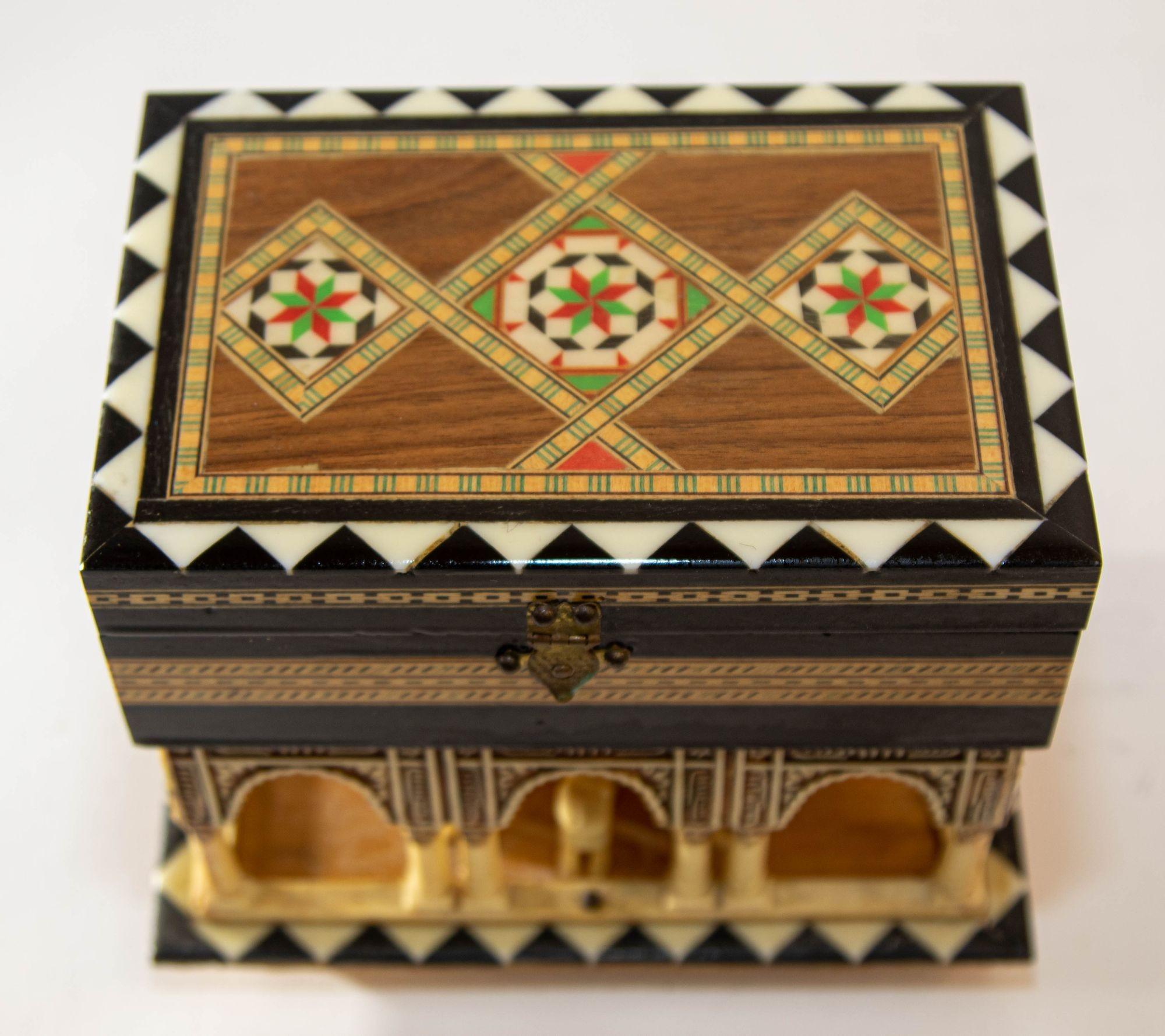 1950s Alhambra Palace Granada Spain Handmade Footed Moorish Music Box 4
