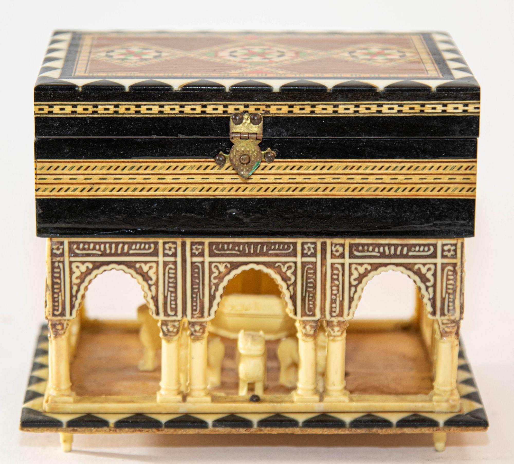 1950s Alhambra Palace Granada Spain Handmade Footed Moorish Music Box 6