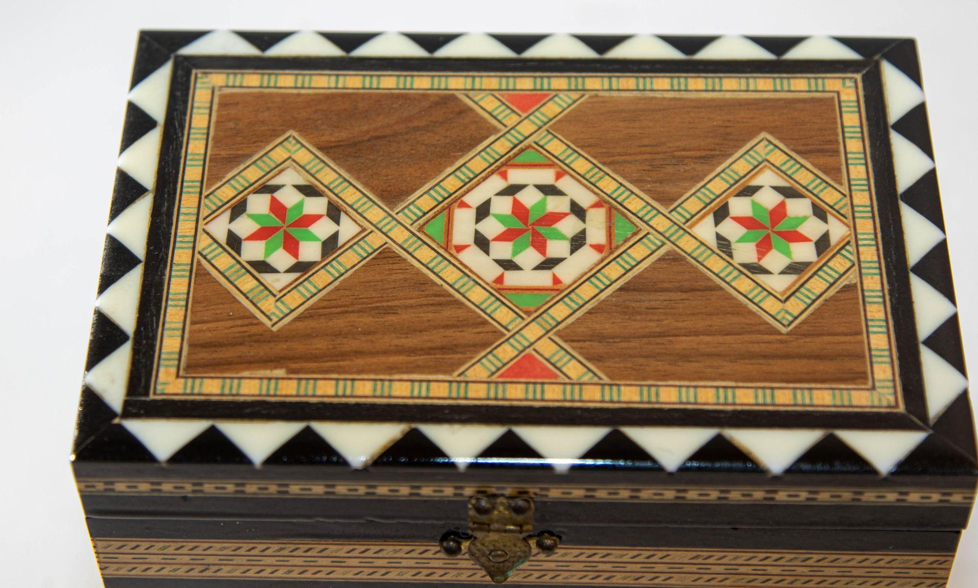 1950s Alhambra Palace Granada Spain Handmade Footed Moorish Music Box 9